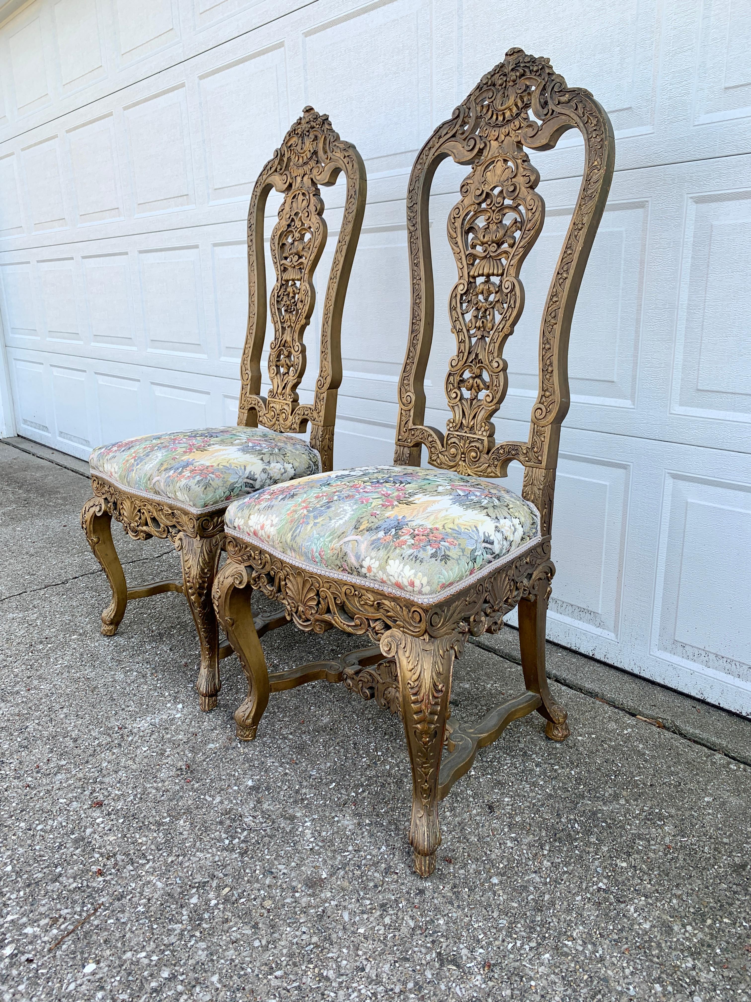 Rococo 19th Century Antique Venetian Carved Gold Giltwood Throne Chairs, Pair For Sale