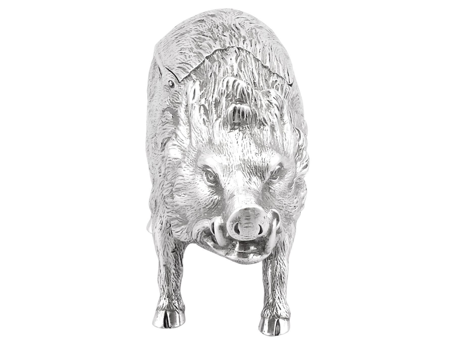 19th Century, Antique Victorian 1880 Sterling Silver Boar Vesta Box In Excellent Condition For Sale In Jesmond, Newcastle Upon Tyne