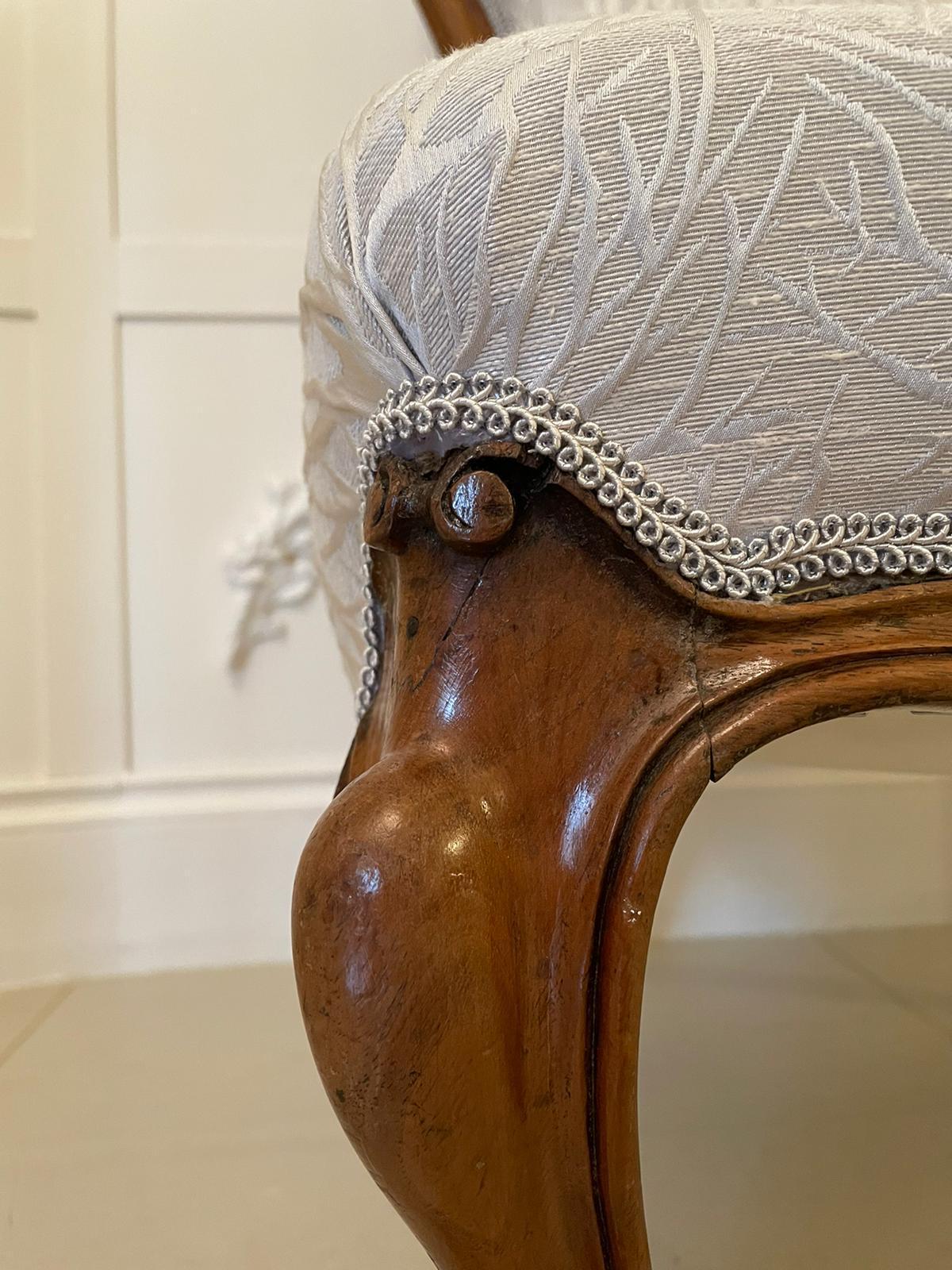 Anglais 19ème siècle Antiquité victorienne, chaise de dame en noyer sculpté en vente