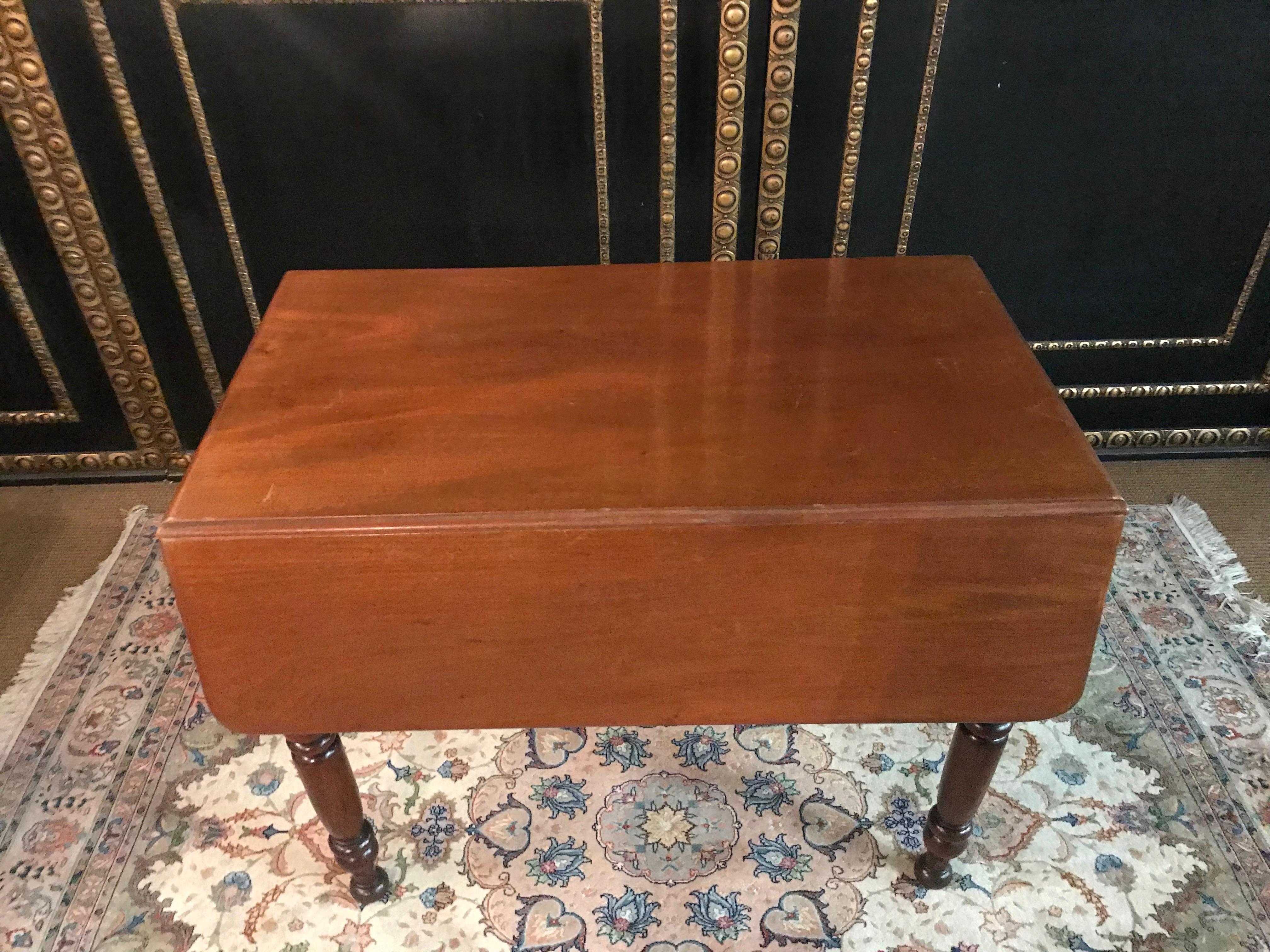 19th Century Antique Victorian Drop-Leaf Table, Solid Mahogany Veneer Wood For Sale 1
