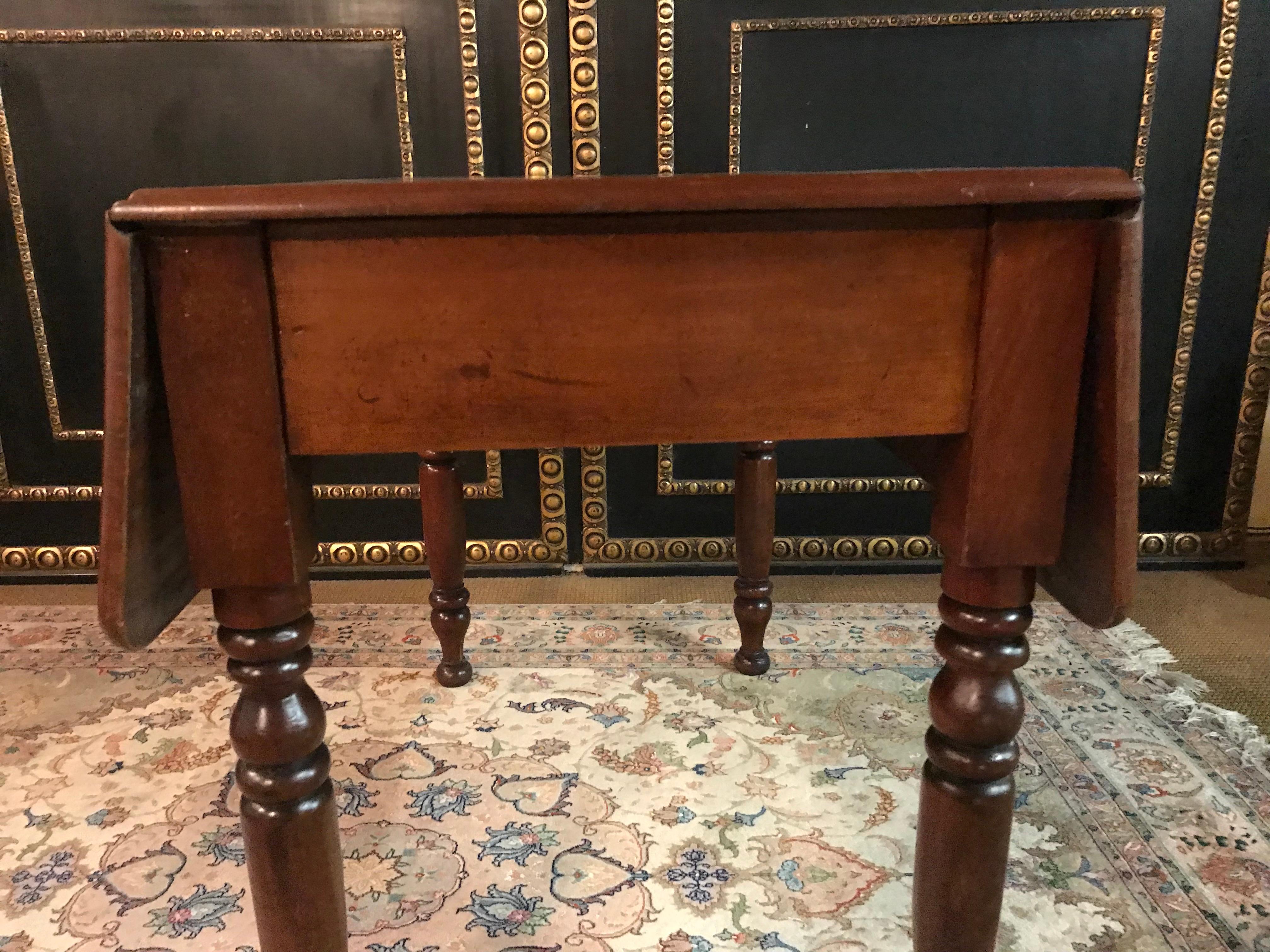 19th Century Antique Victorian Drop-Leaf Table, Solid Mahogany Veneer Wood For Sale 2