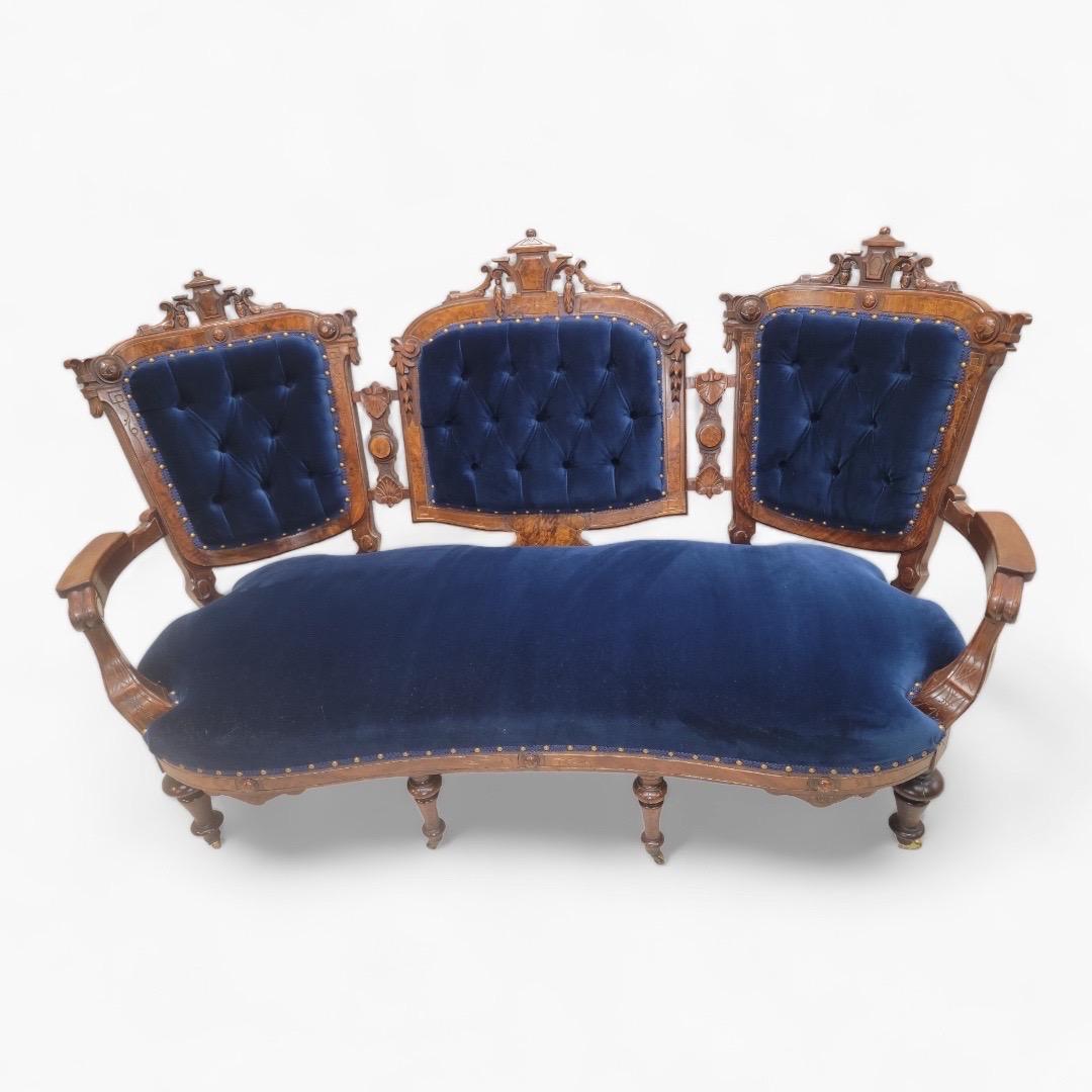 Ensemble de salon victorien du 19ème siècle de style Eastlake sculpté et touffeté, nouvellement en vente 2