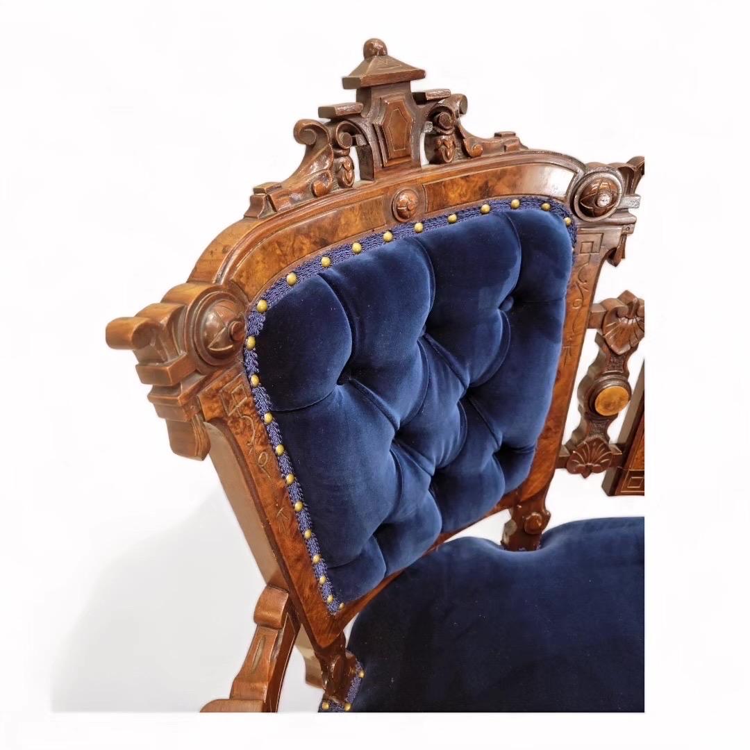 Ensemble de salon victorien du 19ème siècle de style Eastlake sculpté et touffeté, nouvellement en vente 3