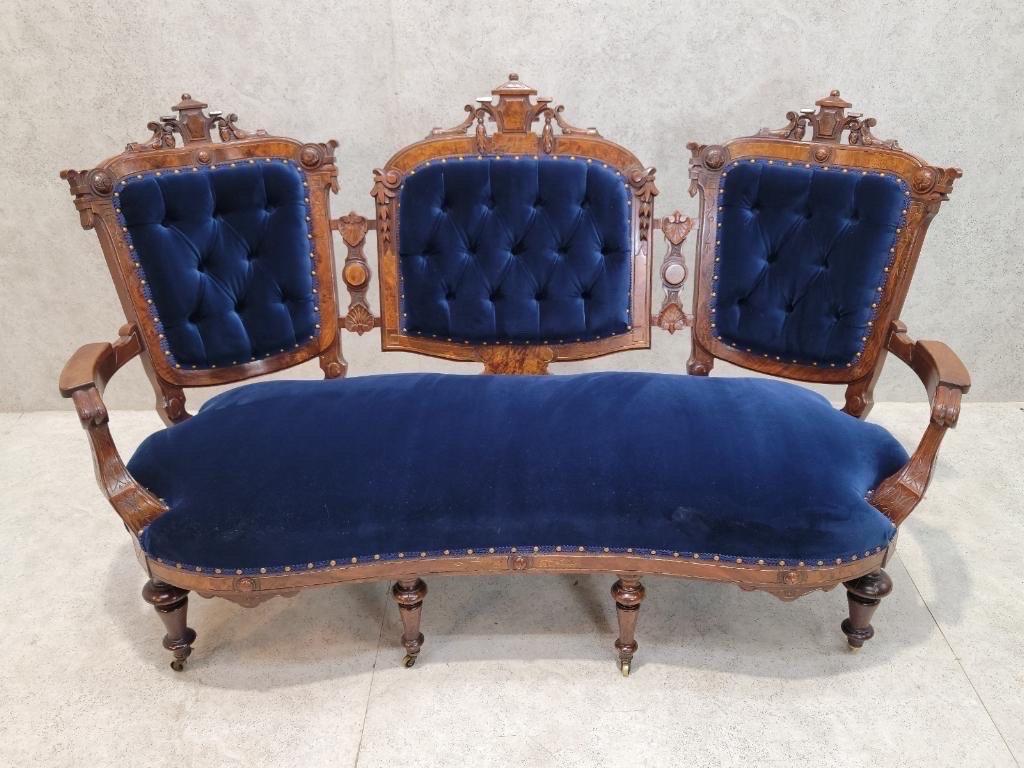 Victorien Ensemble de salon victorien du 19ème siècle de style Eastlake sculpté et touffeté, nouvellement en vente