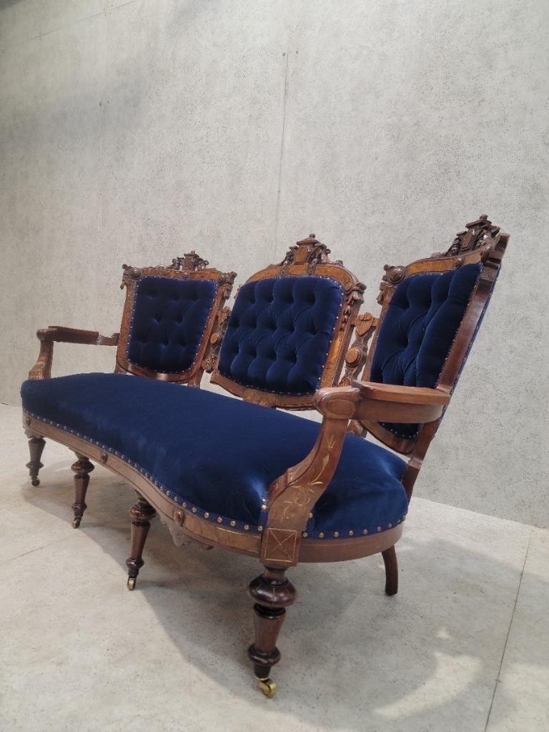 Velours Ensemble de salon victorien du 19ème siècle de style Eastlake sculpté et touffeté, nouvellement en vente