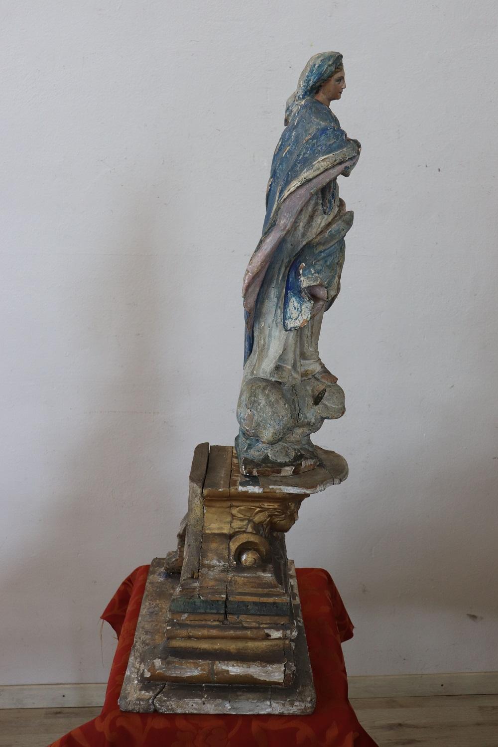 19th Century Antique Virgin Mary Sculpture in Hand Carved Wood For Sale 2