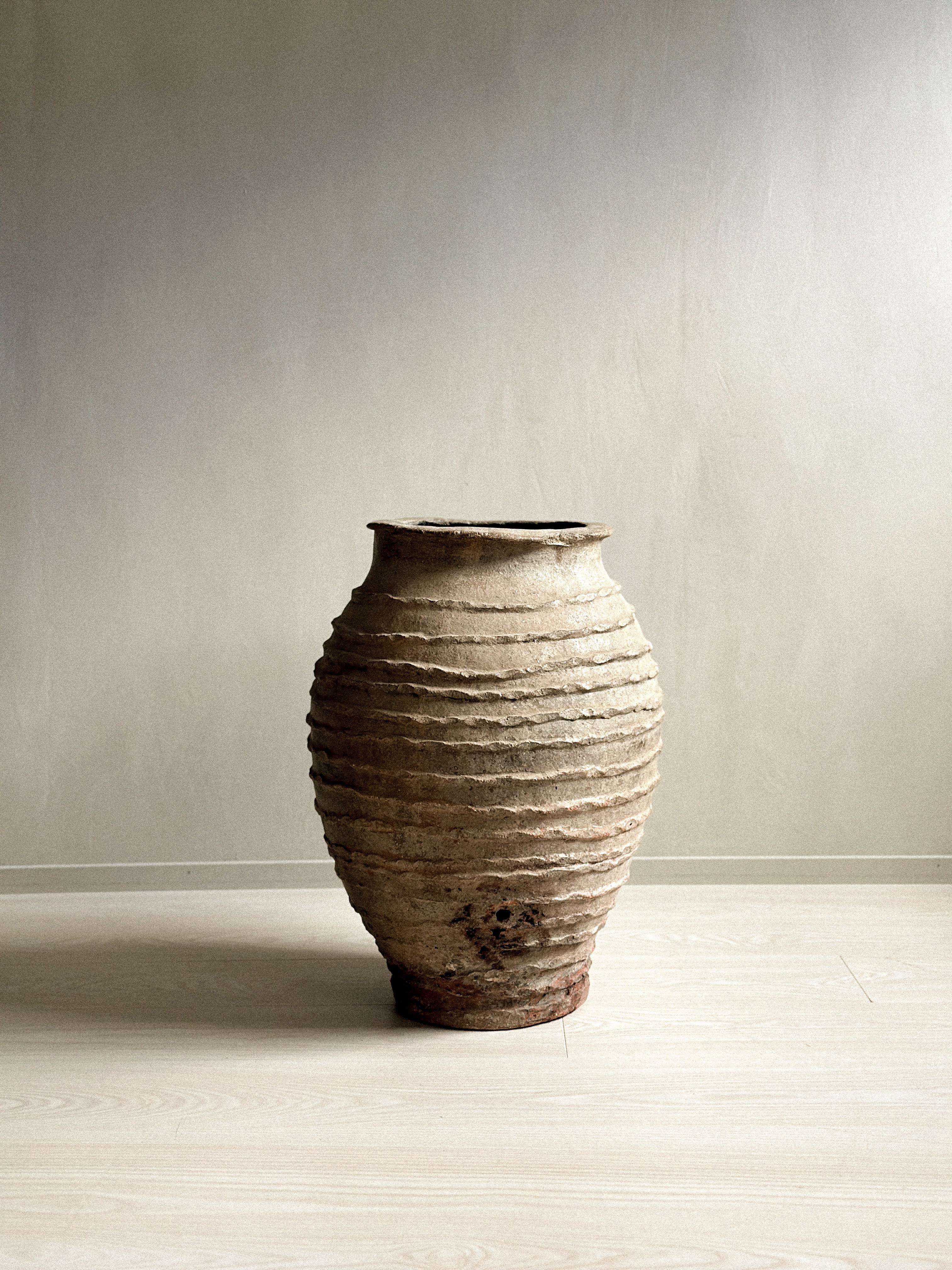 A wonderful antique wabi sabi pot with beautiful patina from age and use. Old repair in the buttom.