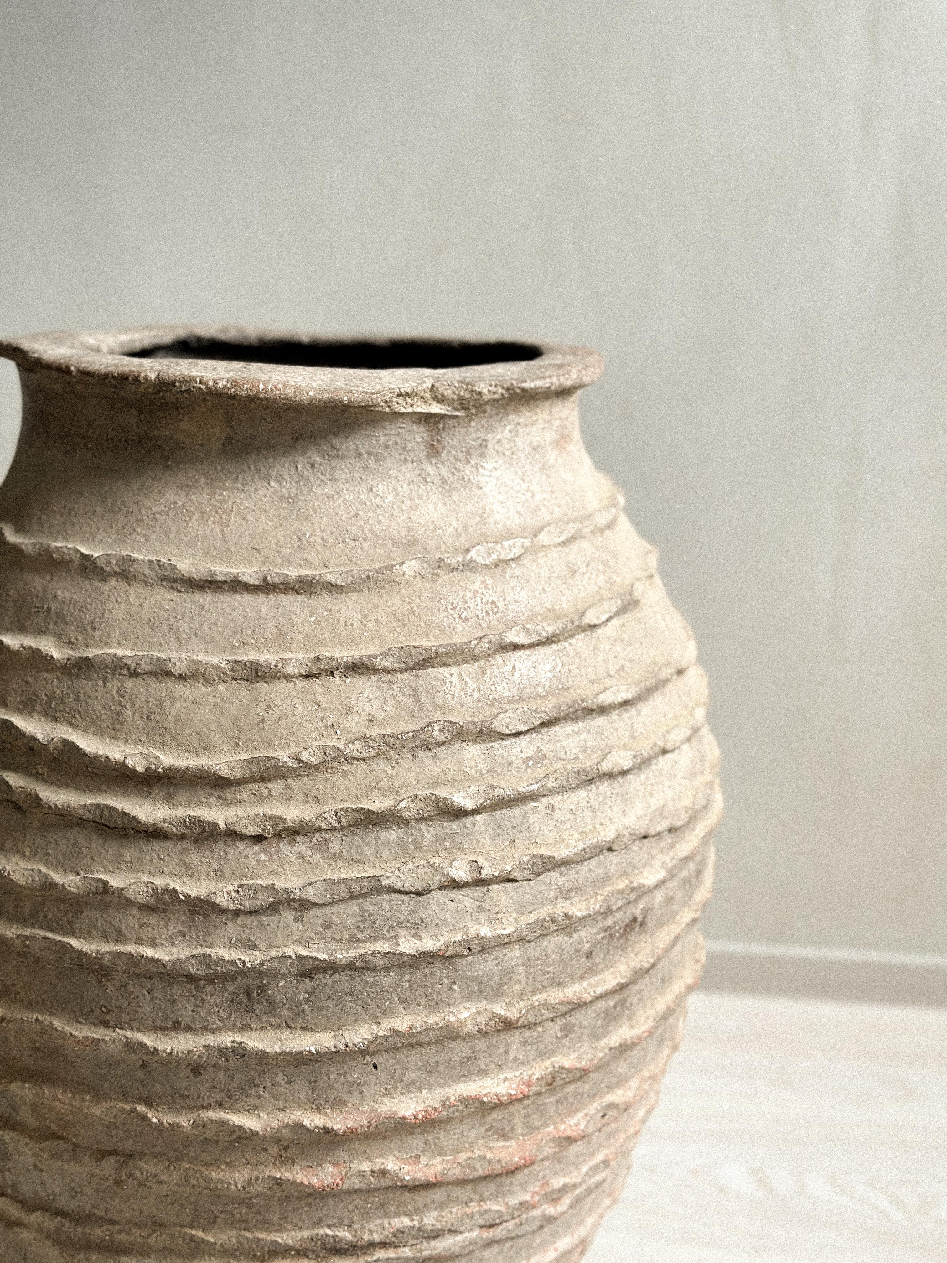 19th Century Antique Wabi Sabi Pot, 23.62 in, Spain c. late 1800s In Good Condition In Hønefoss, 30
