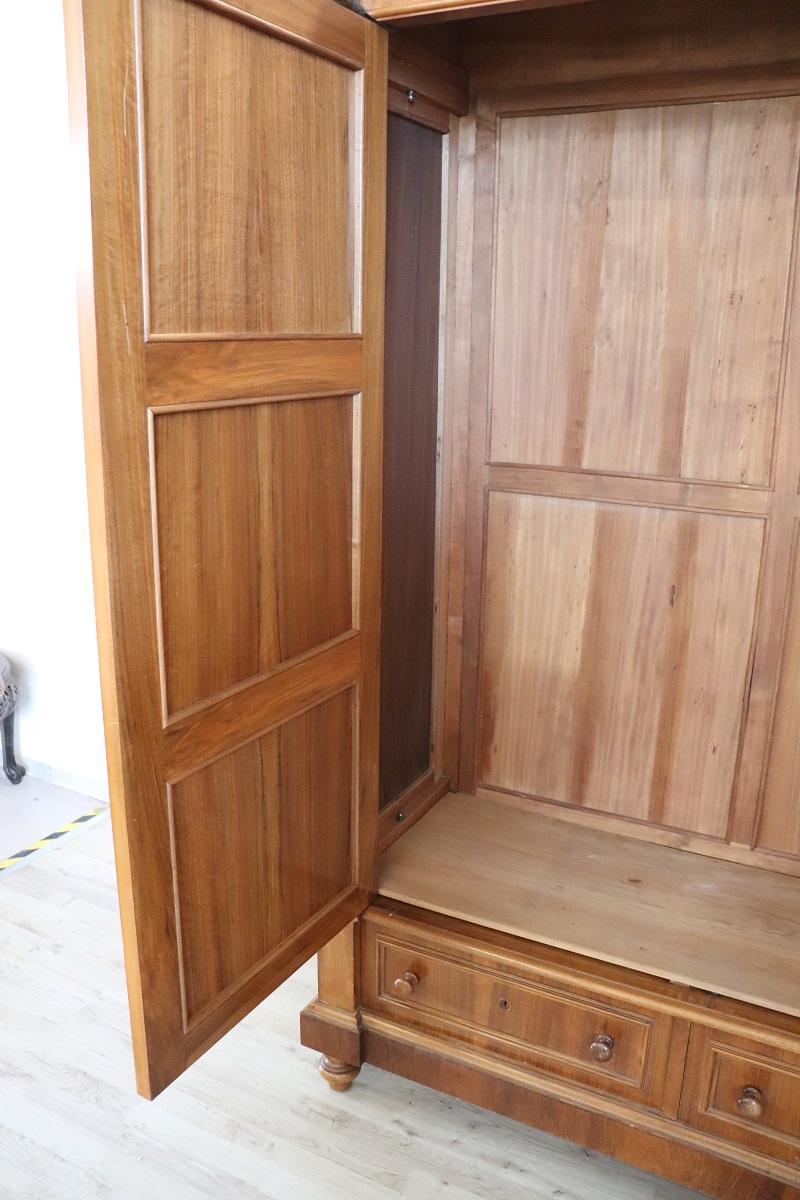 19th Century Antique Wardrobe in Walnut Veneer For Sale 5