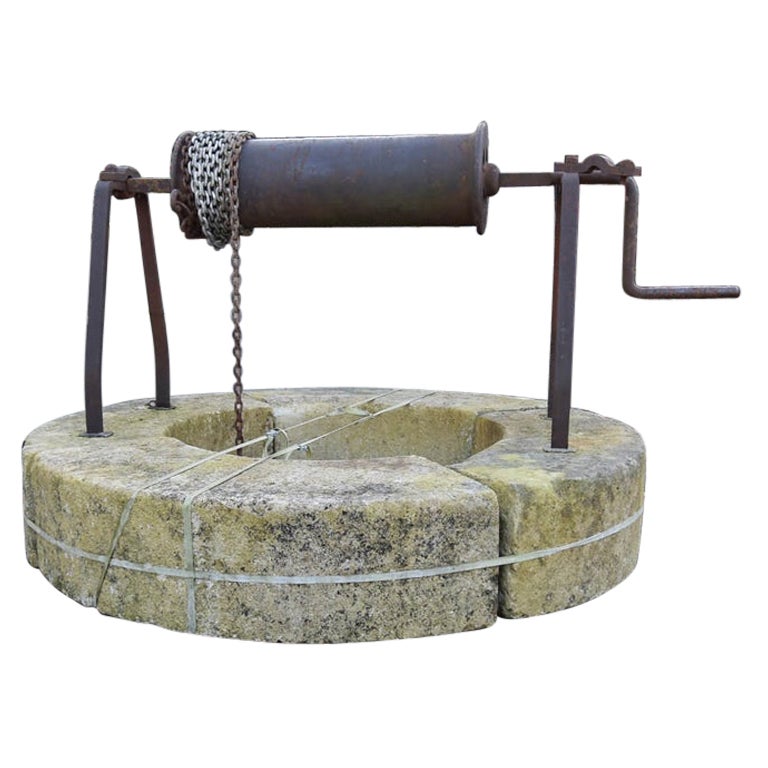 Wells d'eau ancien du 19ème siècle fabriqués à partir de pierre calcaire française en vente