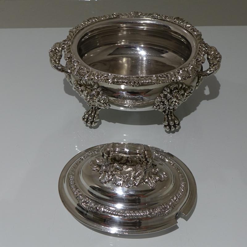 19th Century Antique William IV Old Sheffield Plate Pair of Sauce Tureens, 1830 For Sale 1