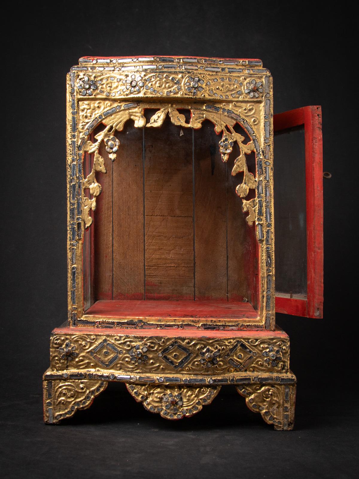 This 19th century Antique wooden Buddha temple is a stunning testament to the rich spiritual and artistic heritage of Burma. Crafted from wood and standing at a height of 50,5 cm, with dimensions of 33,8 cm in width and 25,1 cm in depth, it radiates