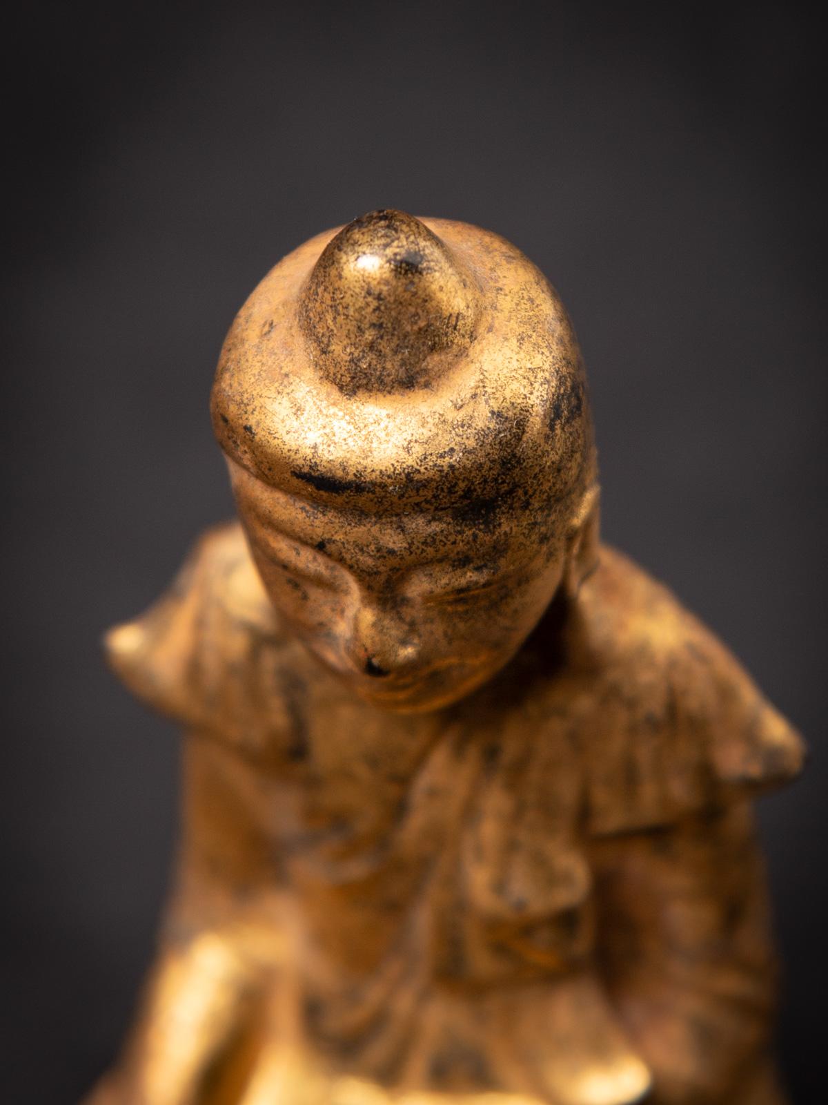 19th century Antique wooden Burmese Buddha statue from Burma In Good Condition For Sale In DEVENTER, NL