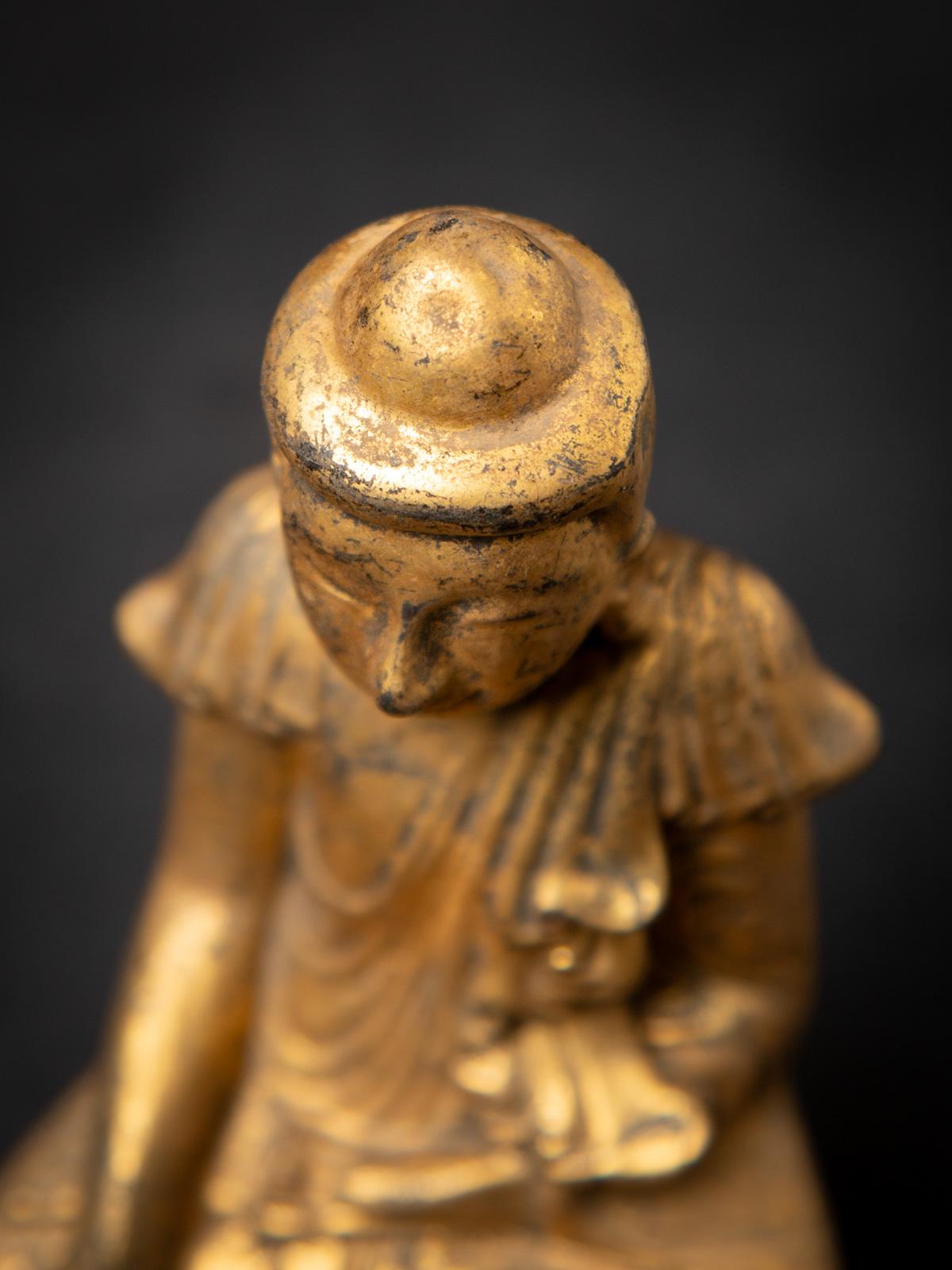19th century Antique wooden Burmese Buddha statue from Burma In Good Condition For Sale In DEVENTER, NL