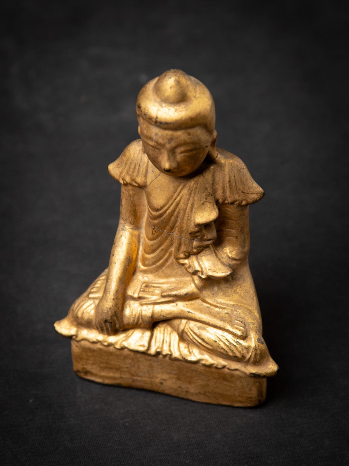 19th century Antique wooden Burmese Buddha statue from Burma In Good Condition For Sale In DEVENTER, NL