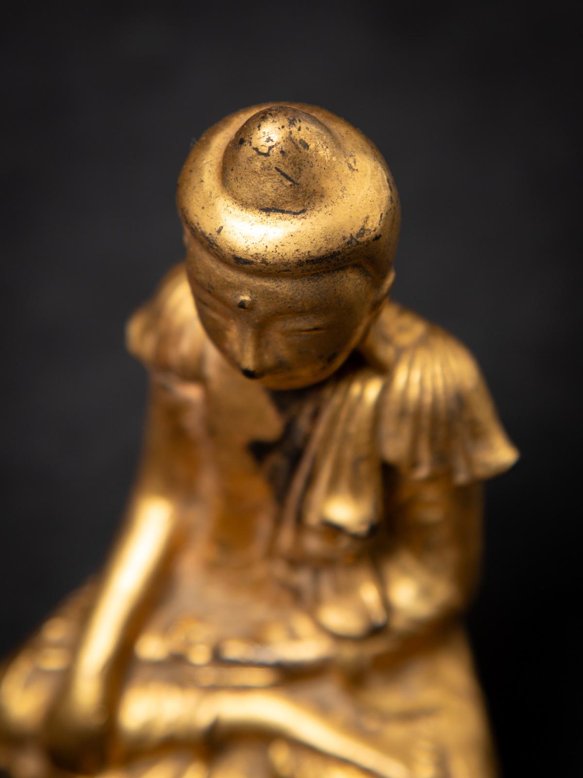 19th century Antique wooden Burmese Buddha statue from Burma In Good Condition For Sale In DEVENTER, NL