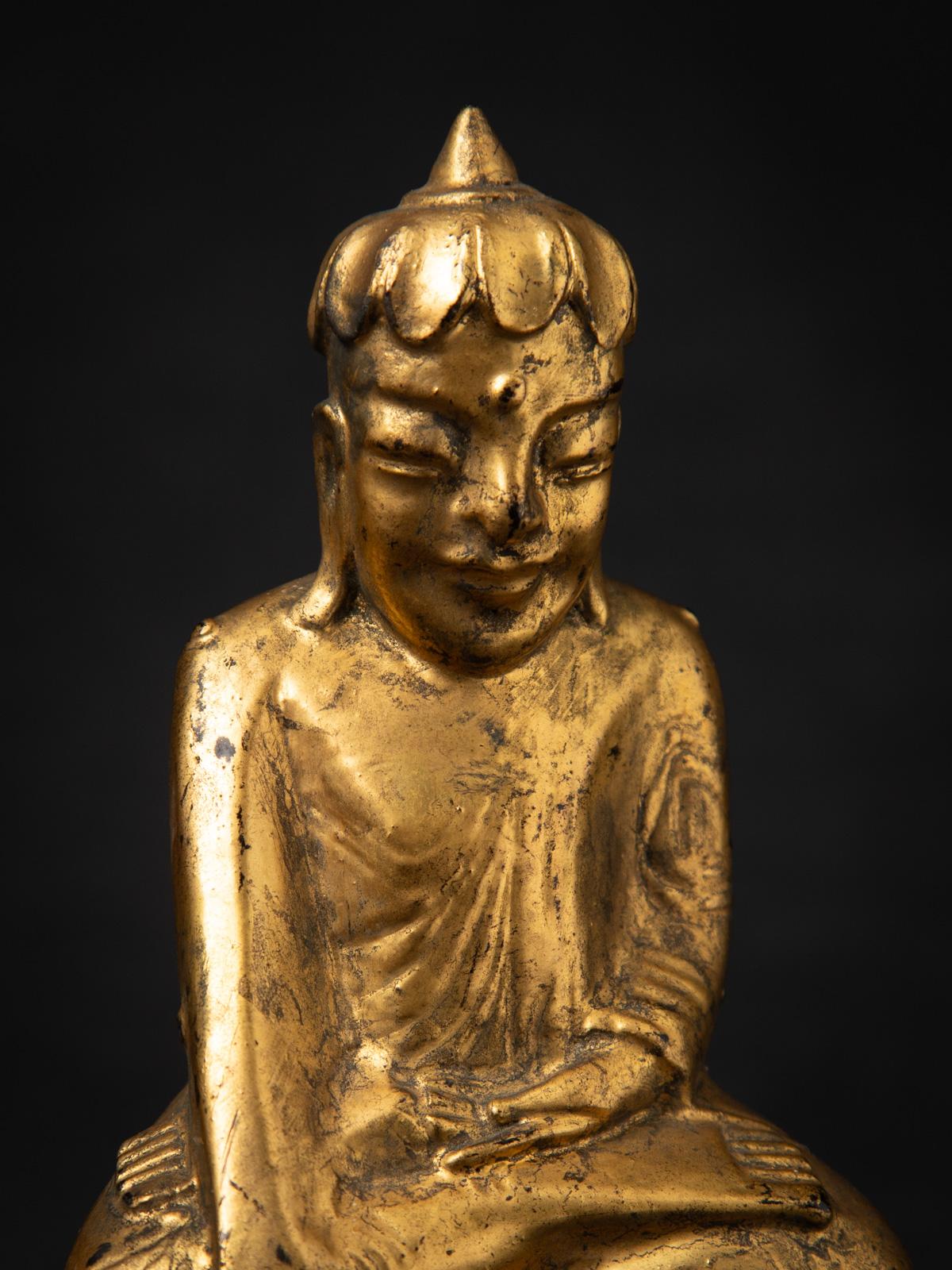 19th century Antique wooden Burmese Buddha statue from Burma In Good Condition For Sale In DEVENTER, NL