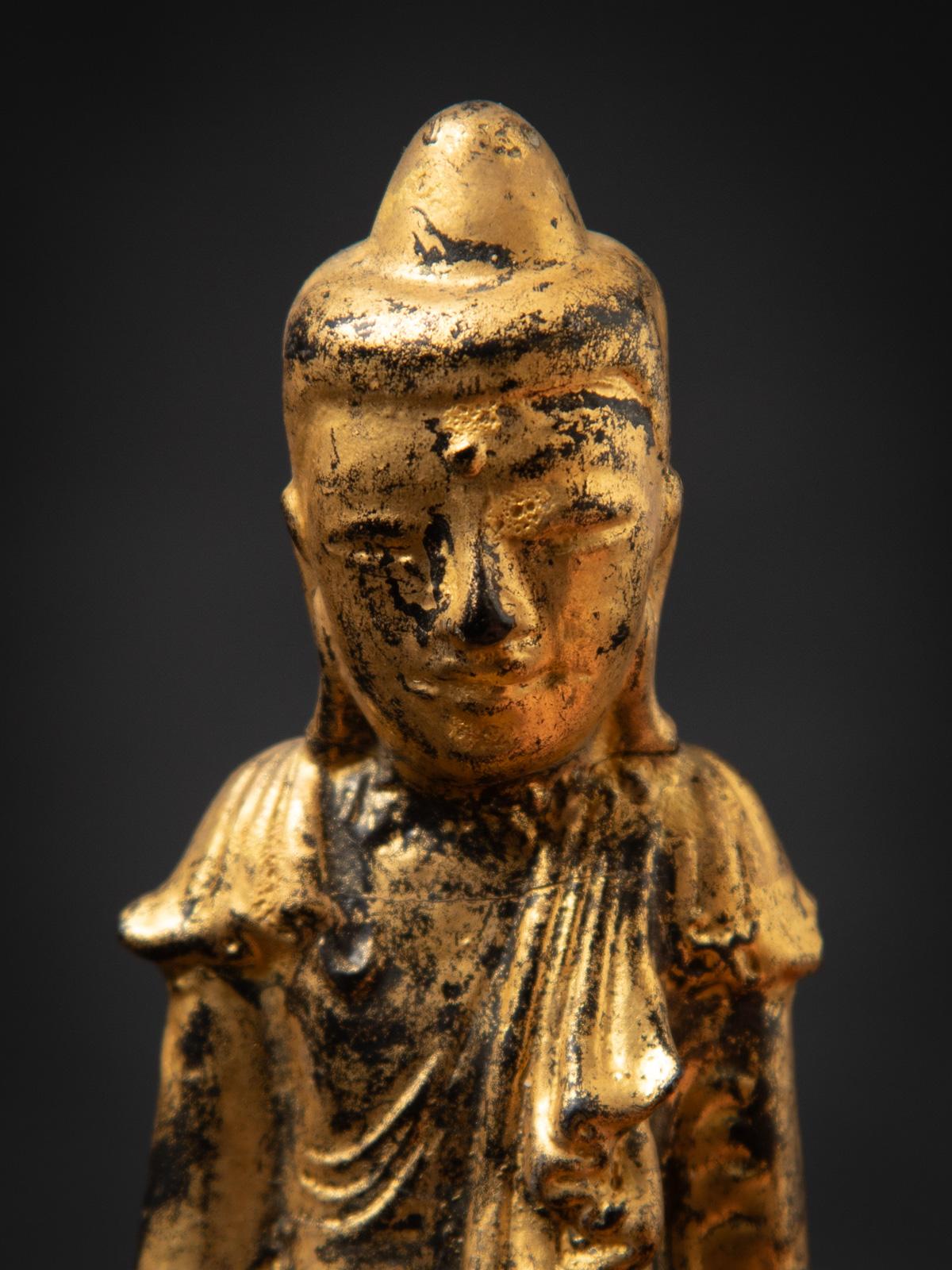 Statua di Buddha birmano in legno del XIX secolo, antica, proveniente dalla Birmania In condizioni buone in vendita a DEVENTER, NL