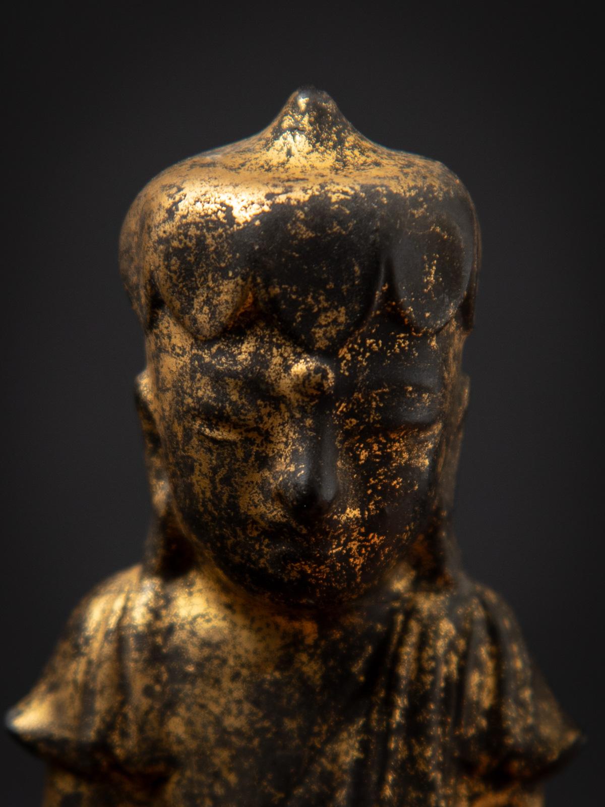 XIXe siècle statue de Bouddha birman du 19e siècle en bois ancien de Birmanie en vente