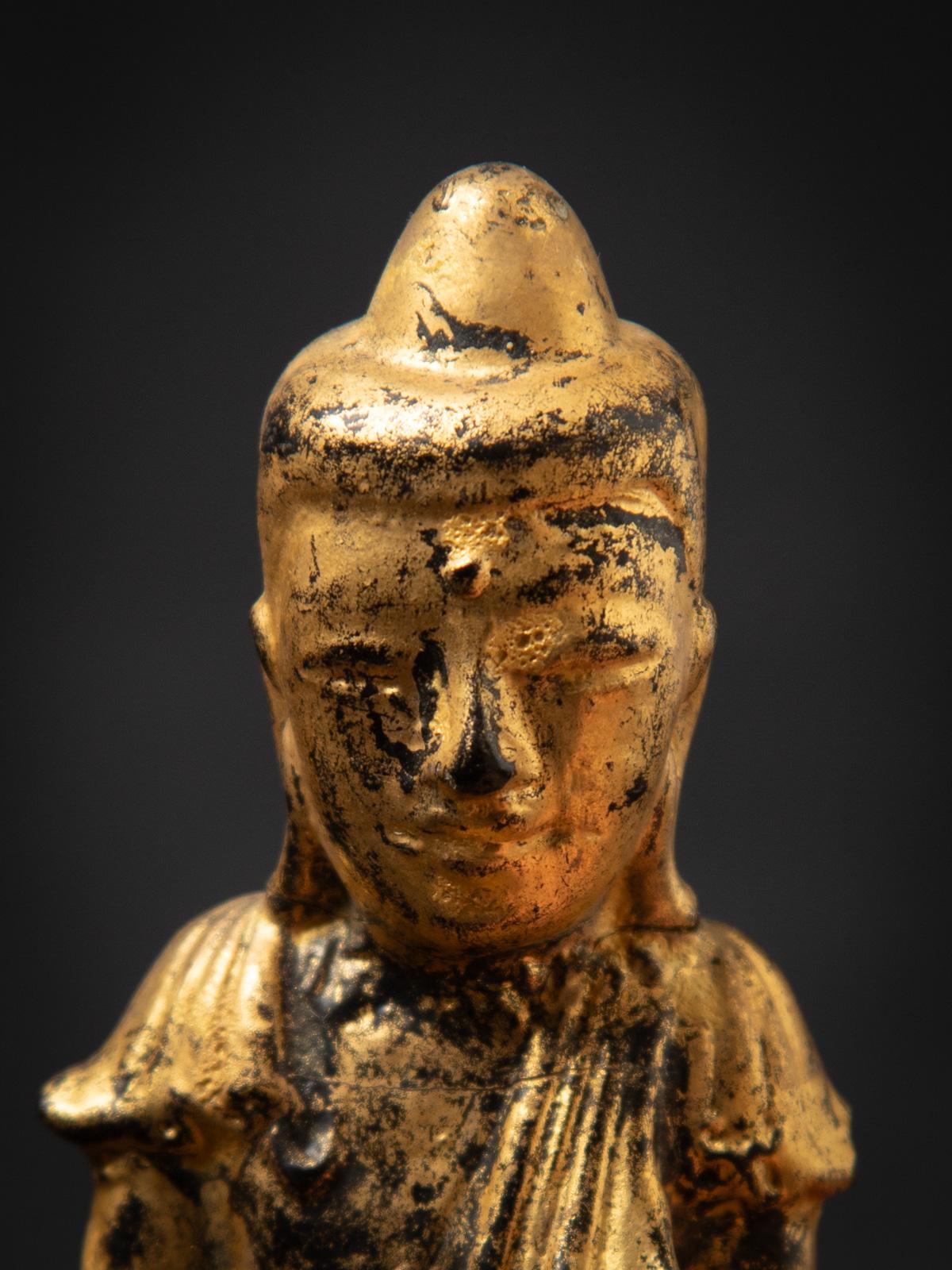 Legno Statua di Buddha birmano in legno del XIX secolo, antica, proveniente dalla Birmania in vendita