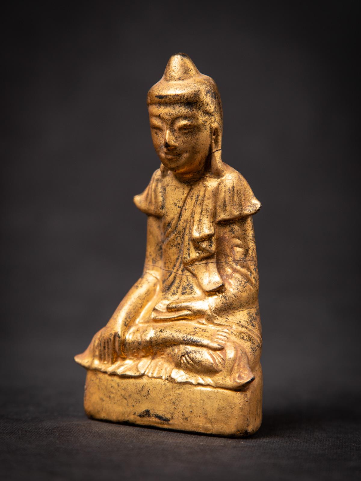 19th century Antique wooden Burmese Buddha statue from Burma For Sale 1