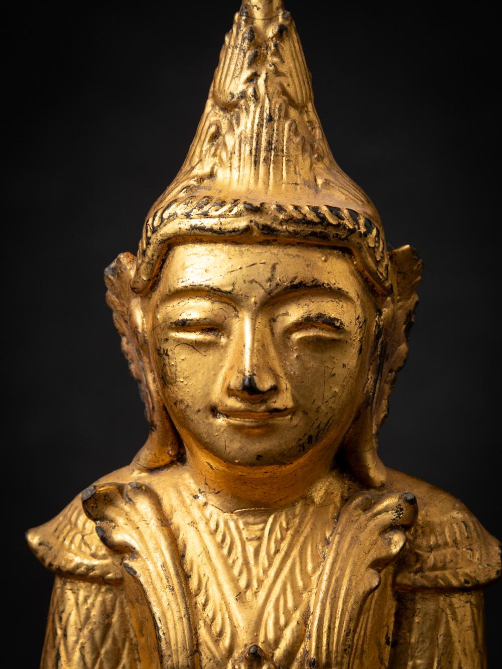 19th century antique wooden Burmese Buddha statue in Bhumisparsha Mudra For Sale 5