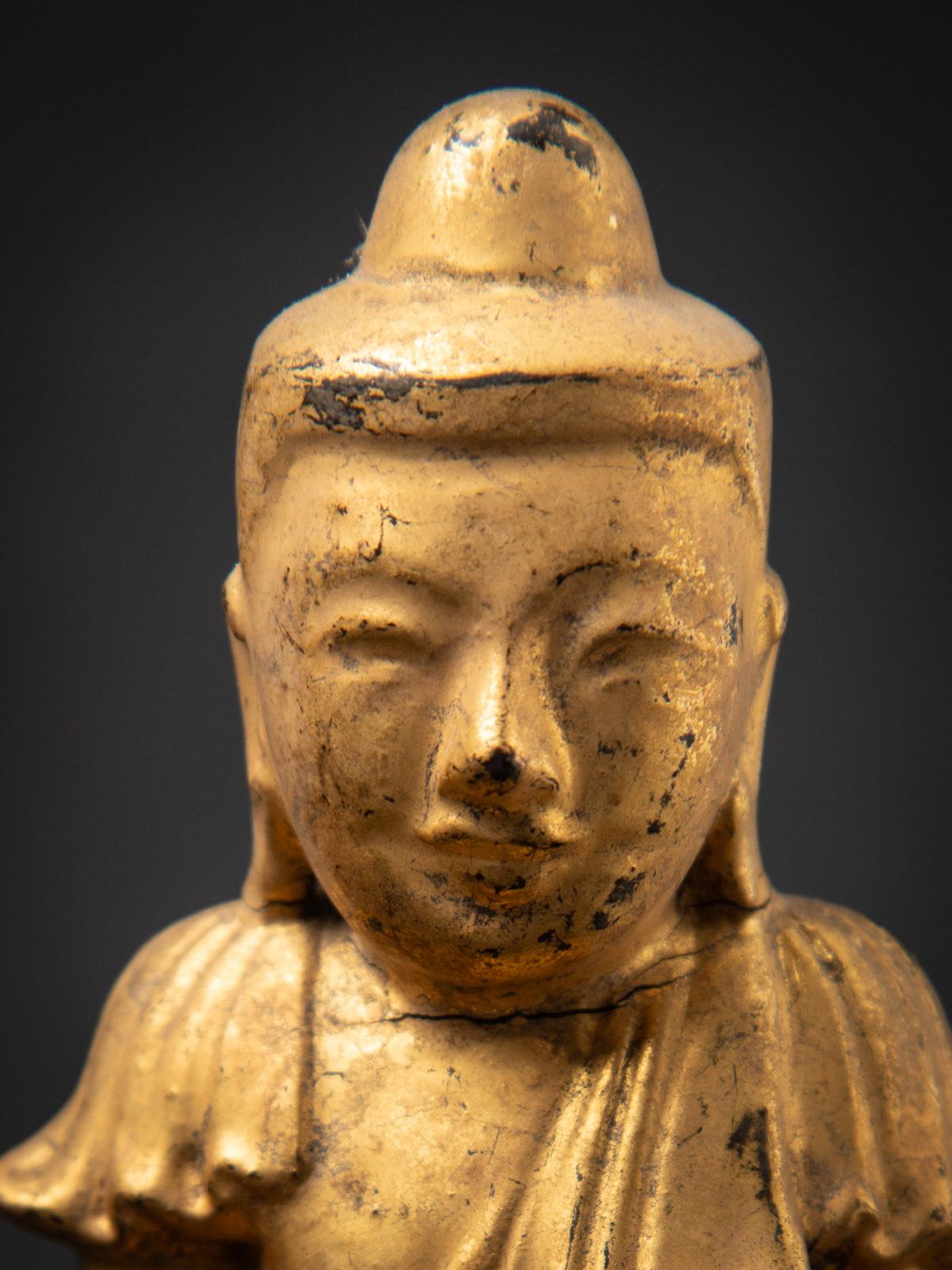 19th century Antique wooden Burmese Buddha statue in Bhumisparsha Mudra For Sale 5