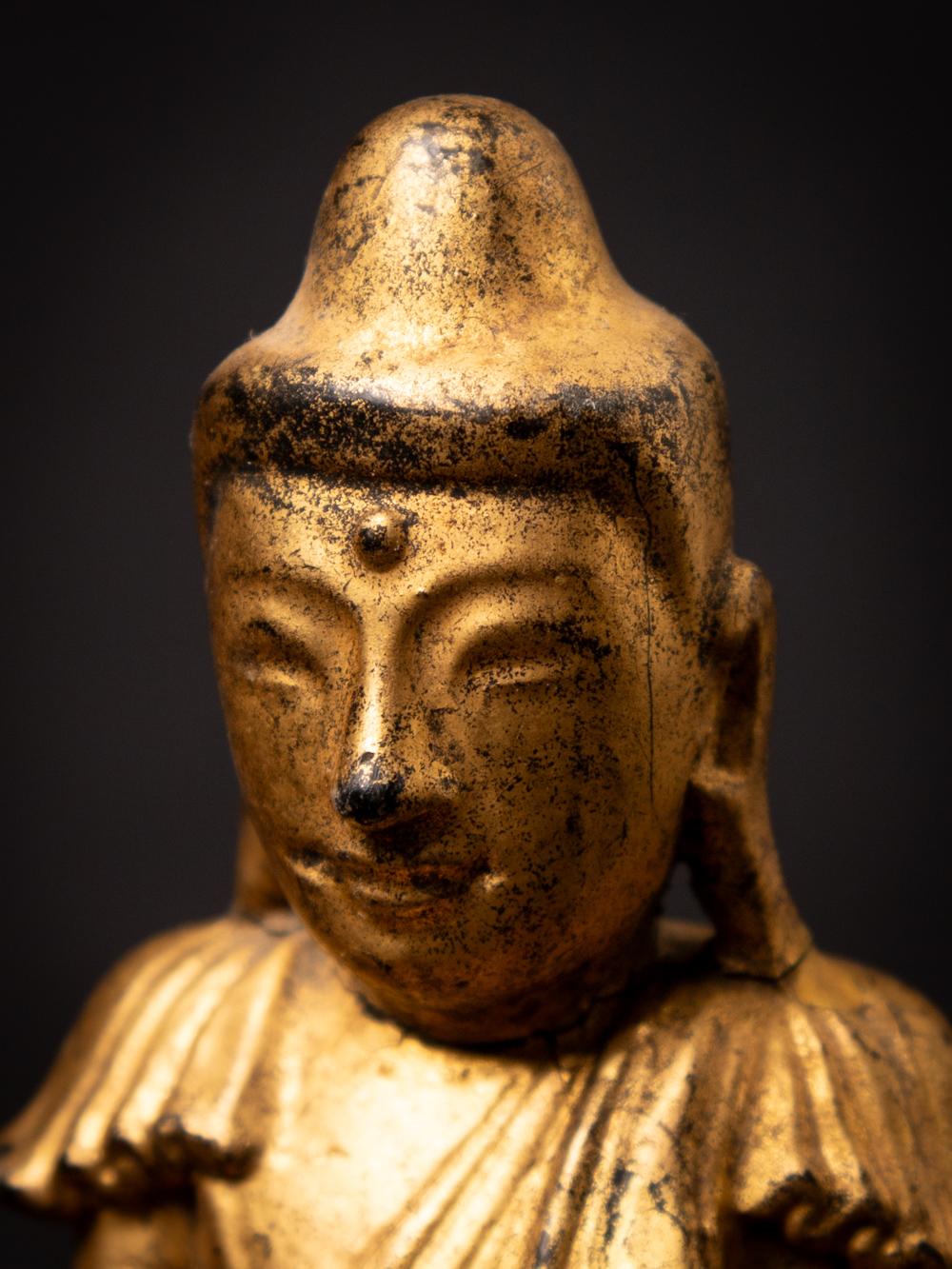 19th century antique wooden Burmese Buddha statue in Bhumisparsha Mudra For Sale 7