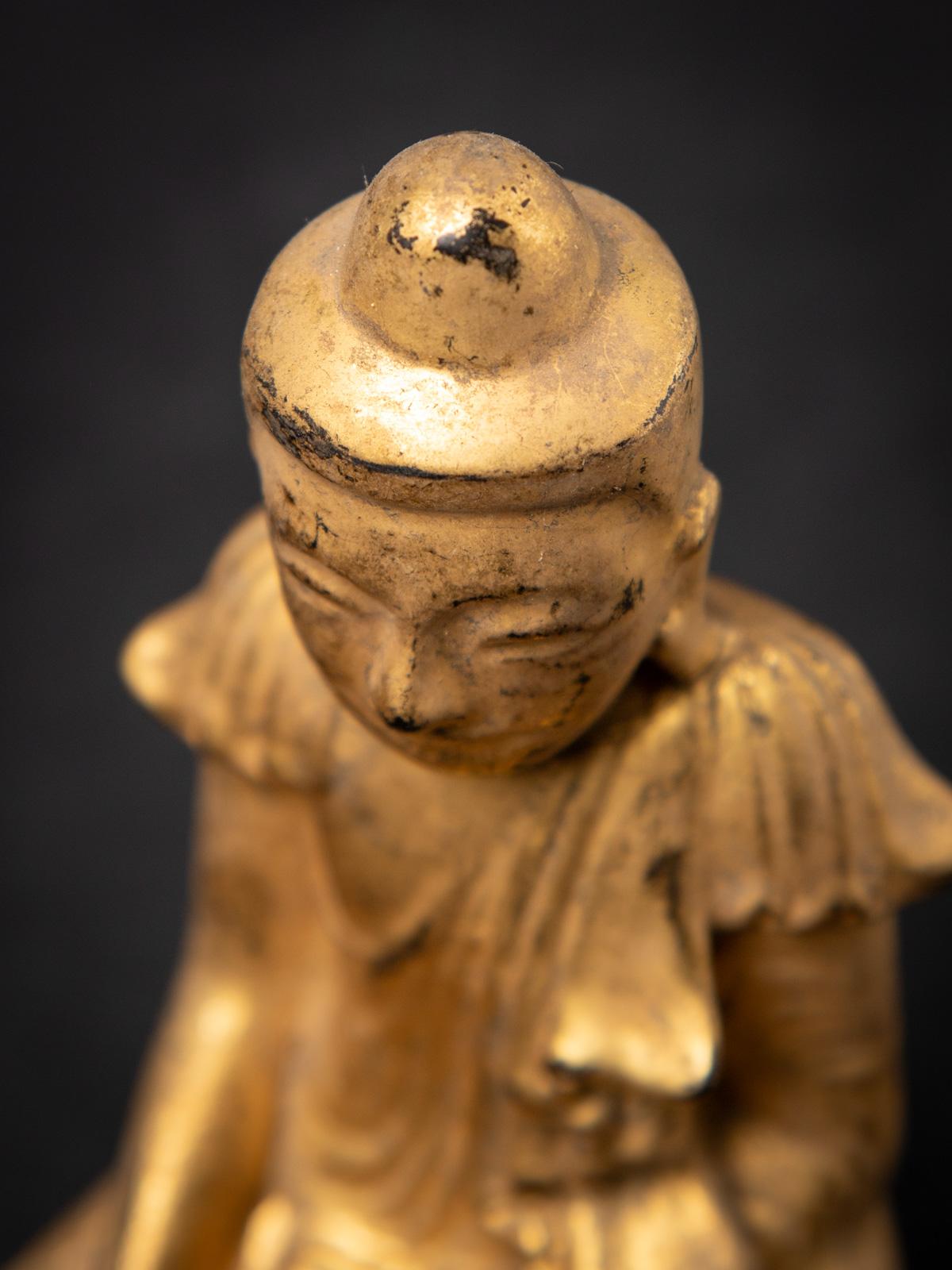 19th century Antique wooden Burmese Buddha statue in Bhumisparsha Mudra For Sale 9