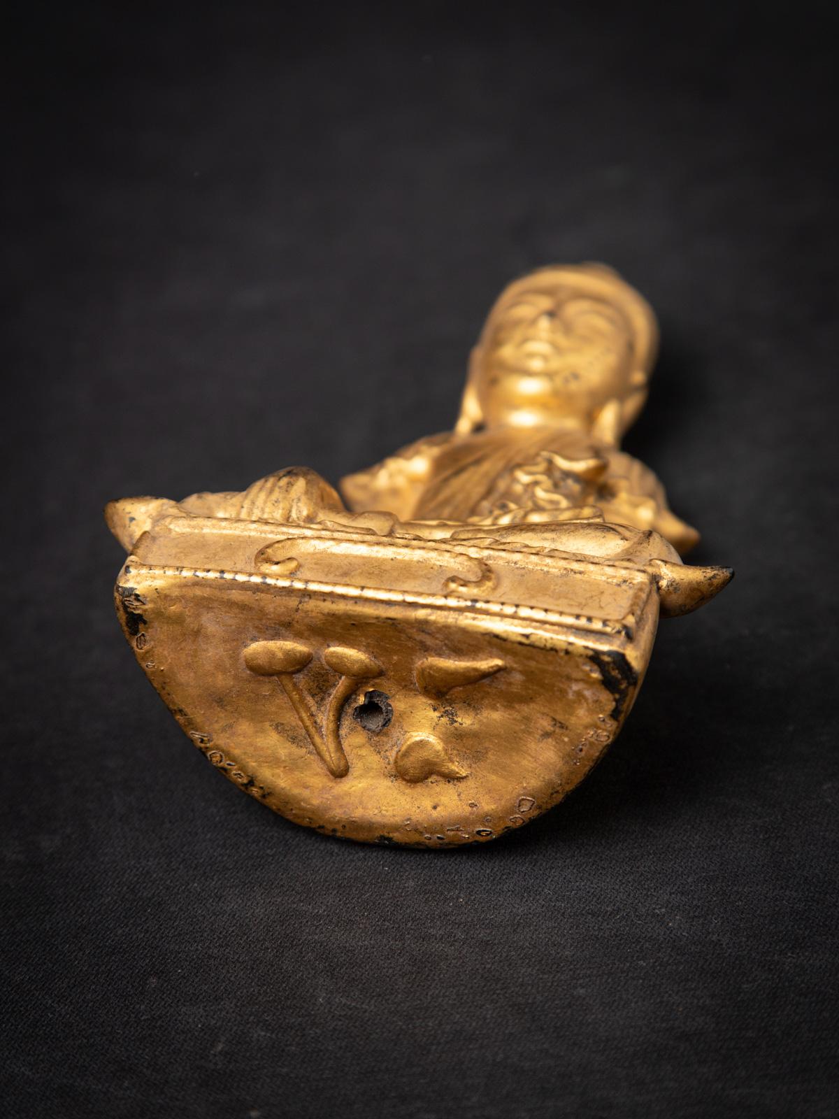 19th century Antique wooden Burmese Buddha statue in Bhumisparsha Mudra For Sale 15