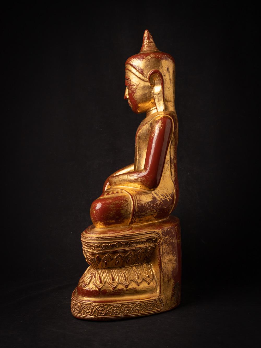19th century antique wooden Burmese Buddha statue in Bhumisparsha Mudra In Good Condition For Sale In DEVENTER, NL