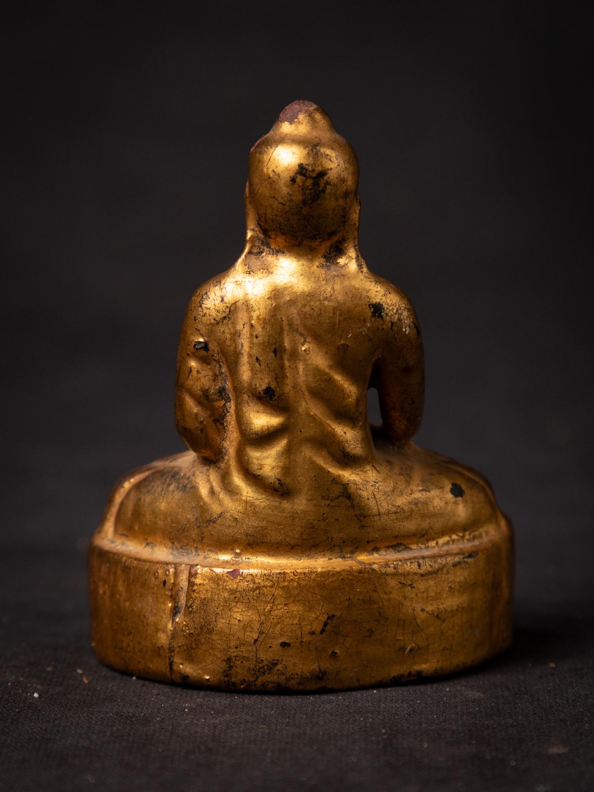 19th century Antique wooden Burmese Buddha Statue in Bhumisparsha Mudra In Good Condition For Sale In DEVENTER, NL