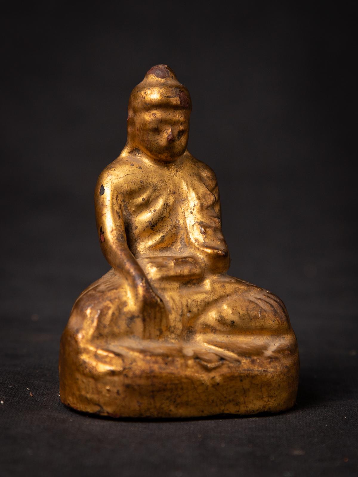 Antike burmesische Buddha-Statue aus Holz aus dem 19. Jahrhundert in Bhumisparsha Mudra im Angebot 1