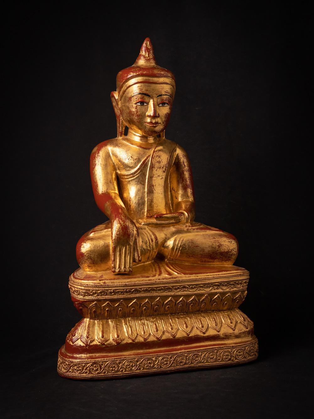19th century antique wooden Burmese Buddha statue in Bhumisparsha Mudra For Sale 1