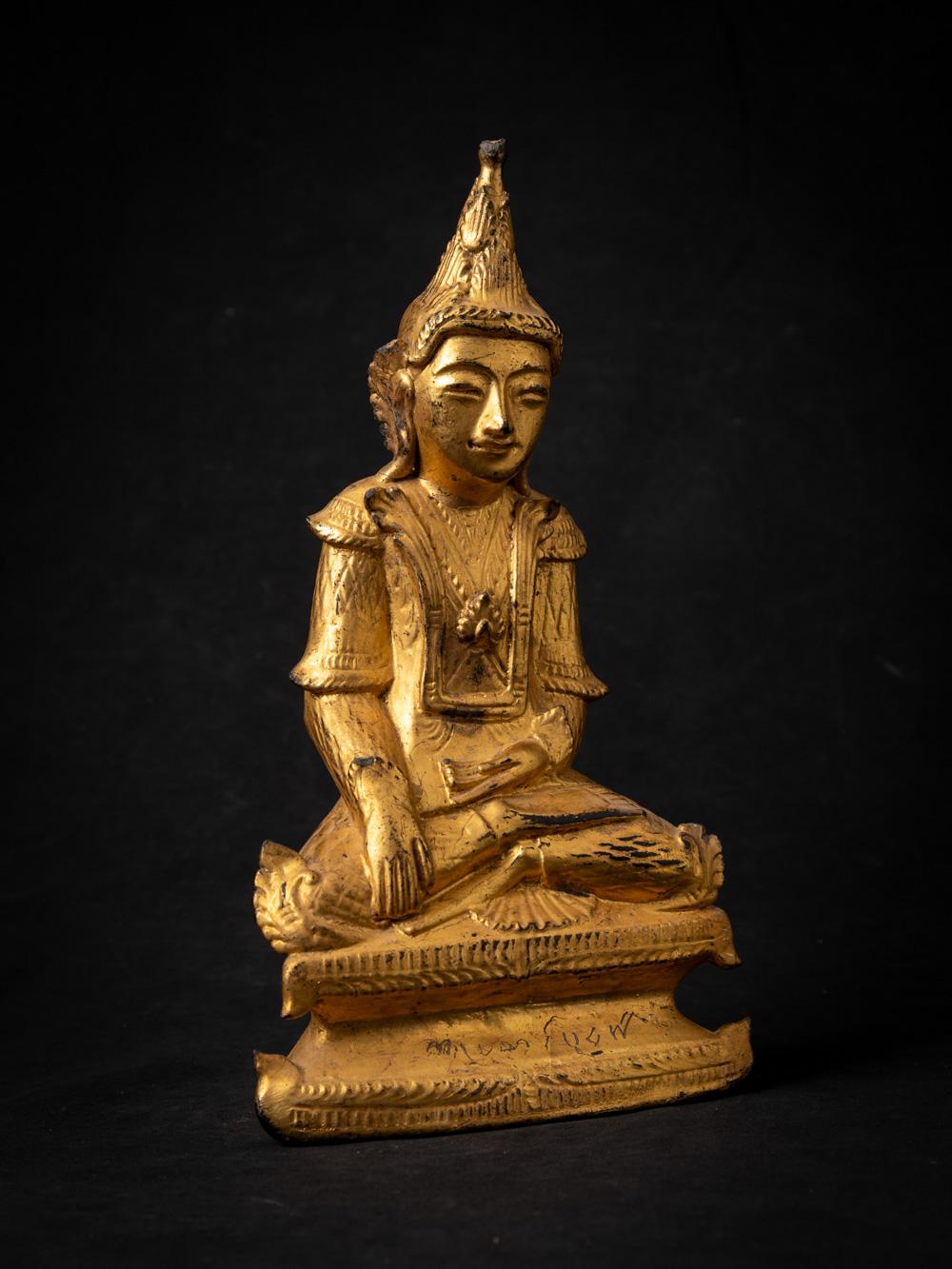 19th century antique wooden Burmese Buddha statue in Bhumisparsha Mudra For Sale 1