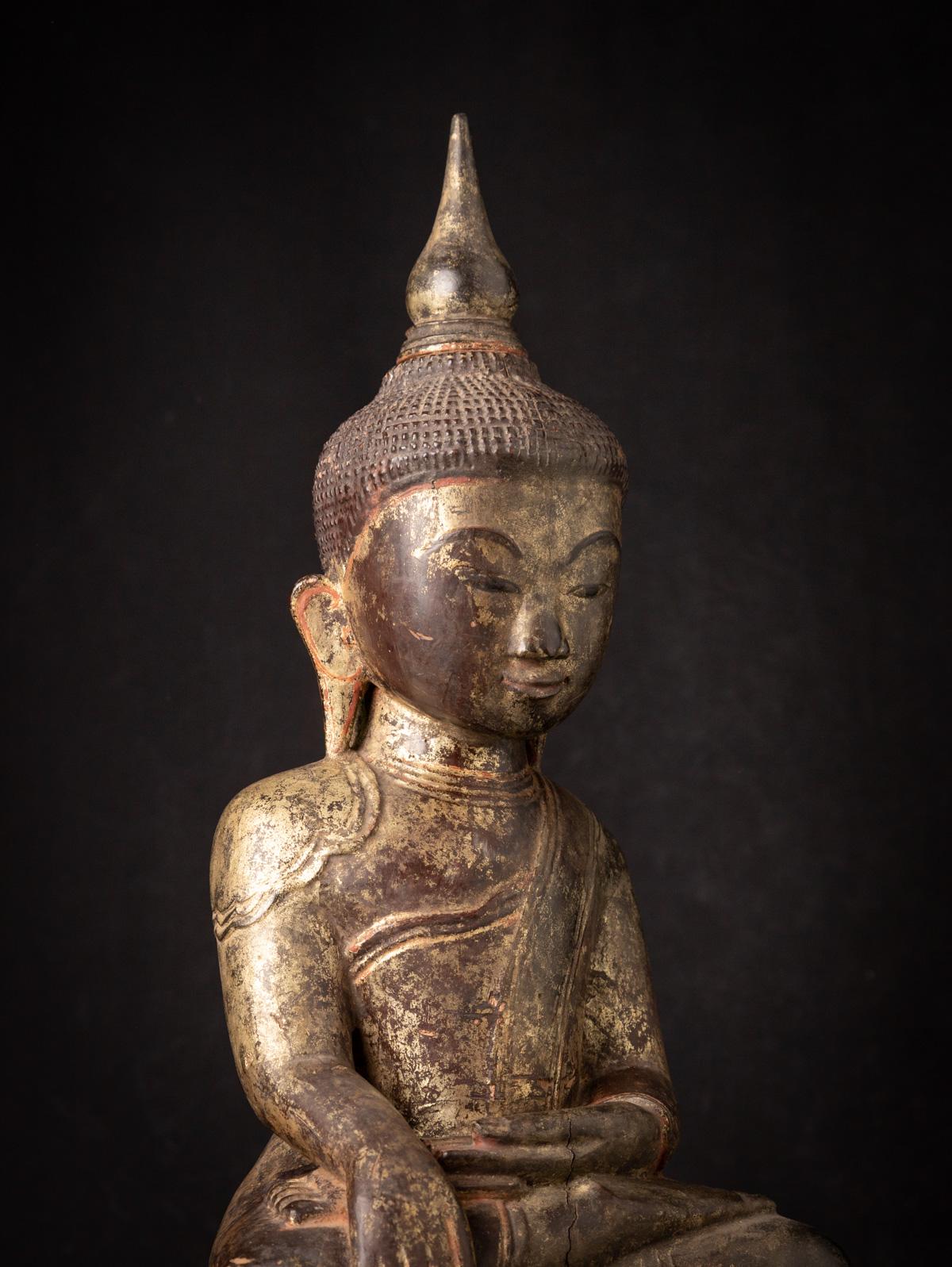 19th century Antique wooden Burmese Buddha statue in Bhumisparsha Mudra For Sale 1