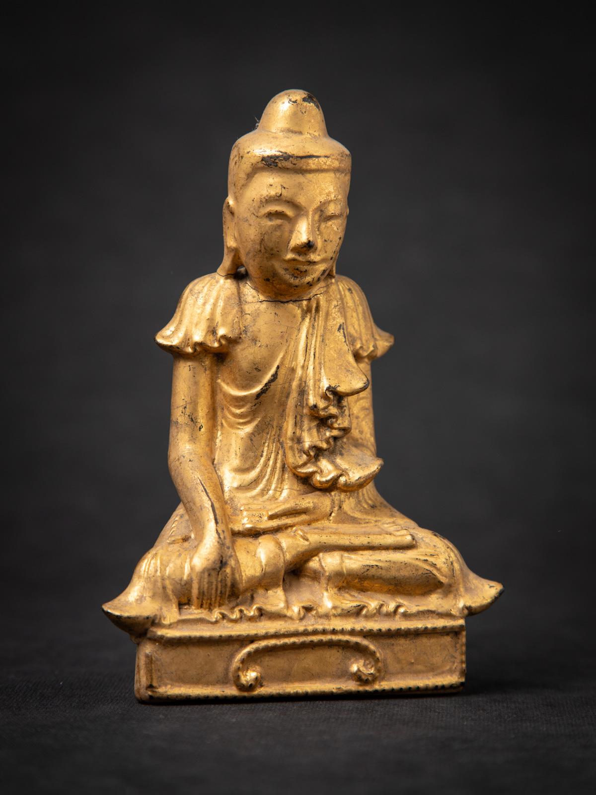 19th century Antique wooden Burmese Buddha statue in Bhumisparsha Mudra For Sale 1