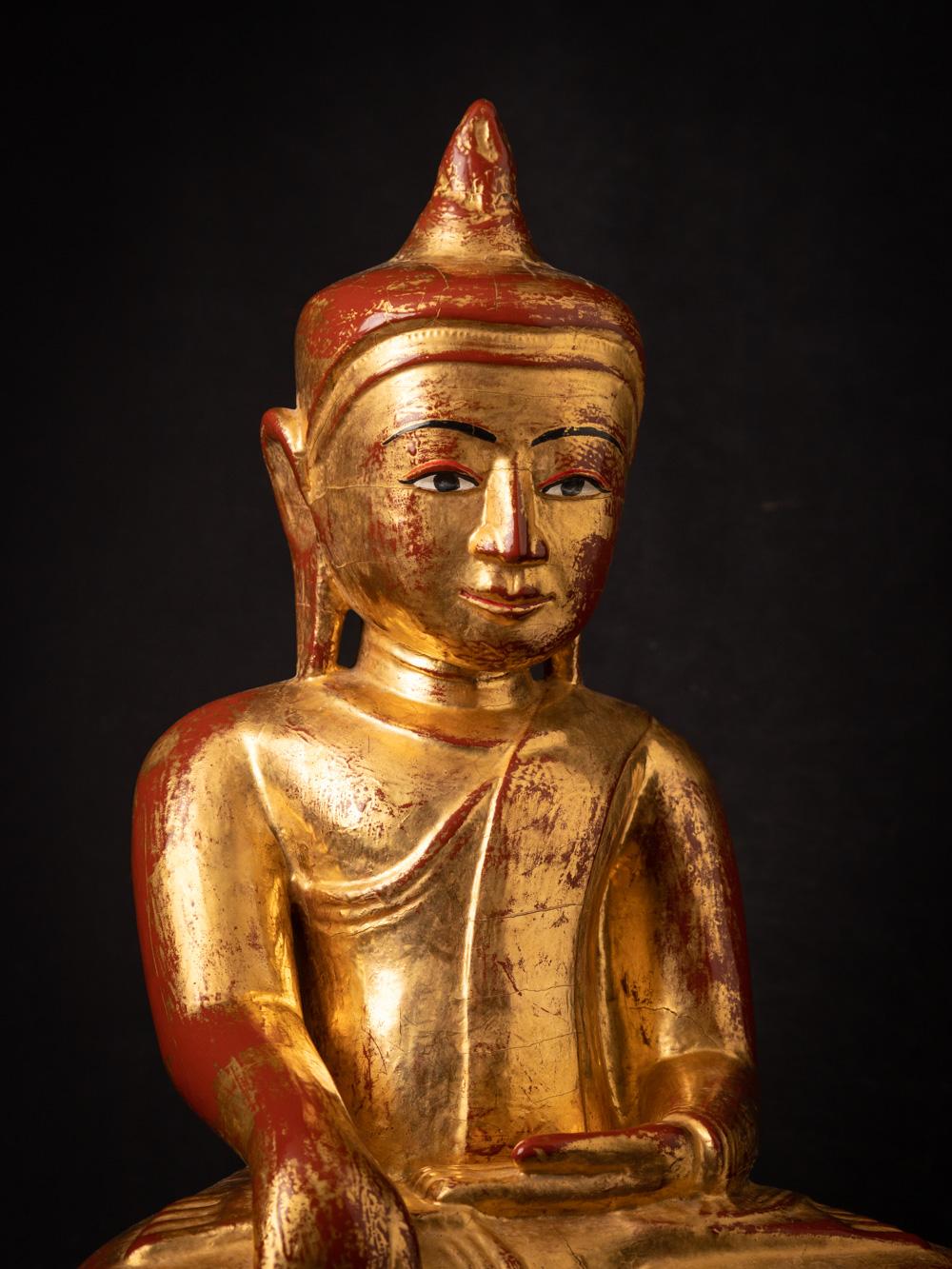 19th century antique wooden Burmese Buddha statue in Bhumisparsha Mudra For Sale 2