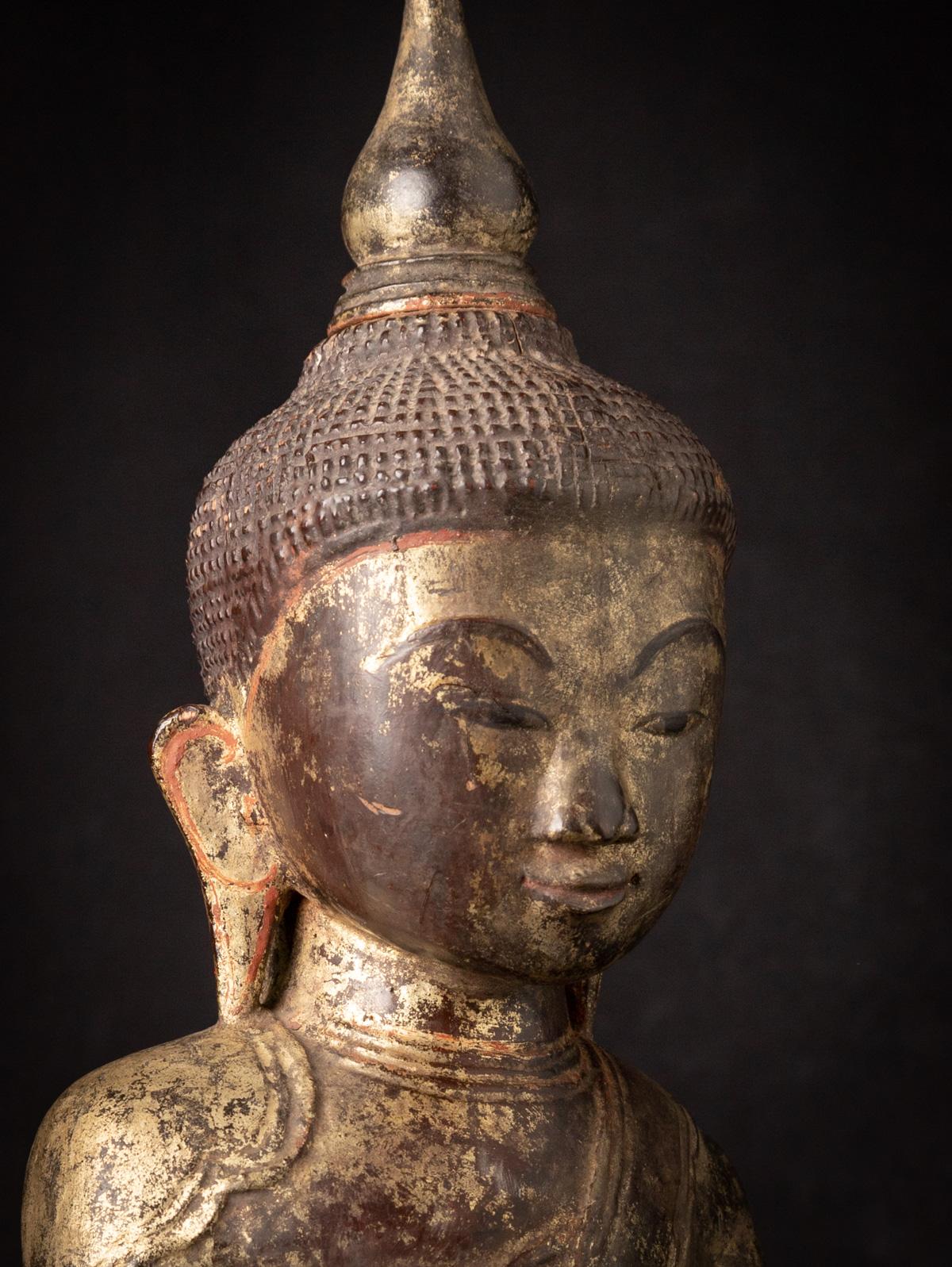 19th century Antique wooden Burmese Buddha statue in Bhumisparsha Mudra For Sale 2