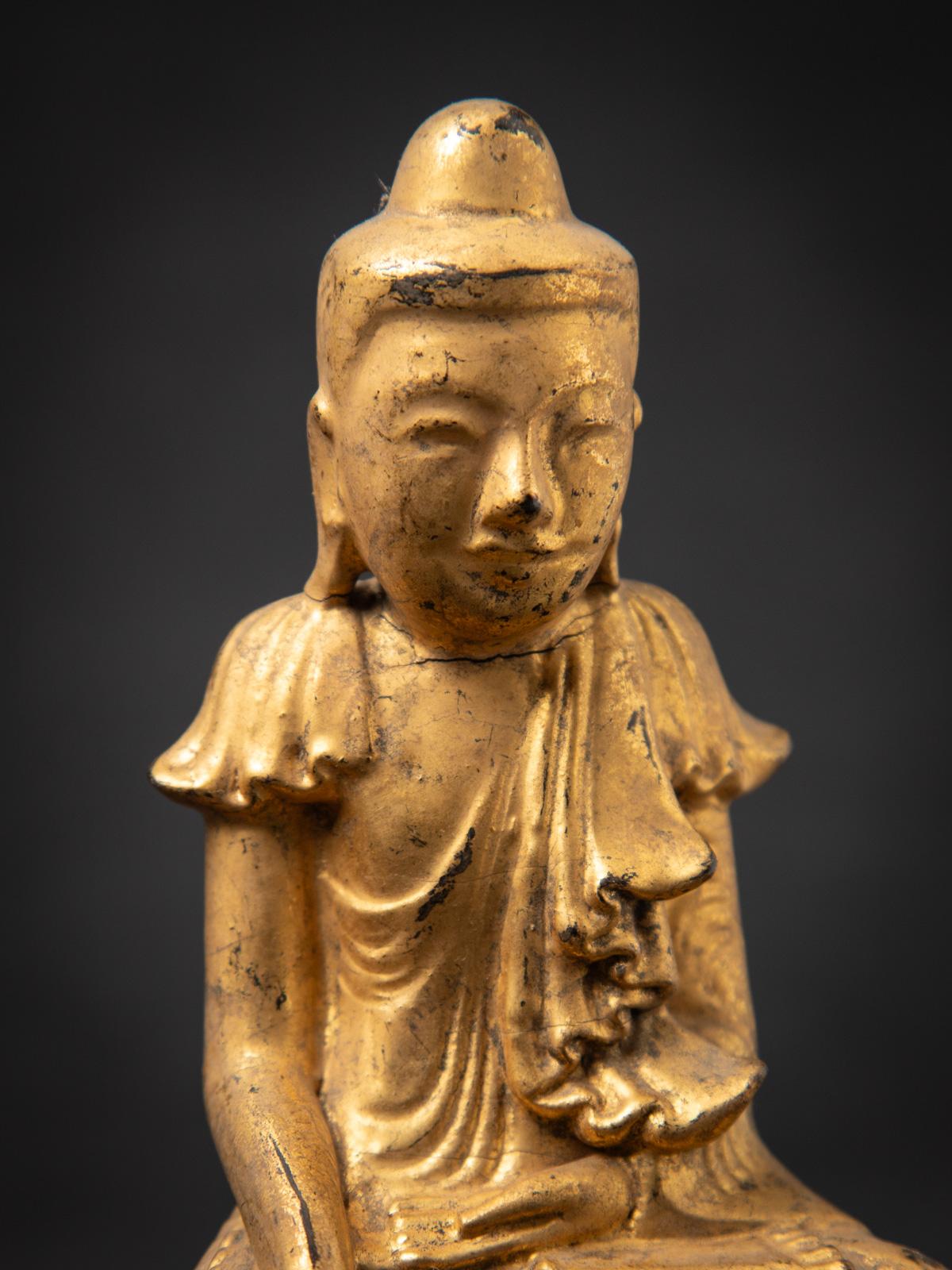 19th century Antique wooden Burmese Buddha statue in Bhumisparsha Mudra For Sale 2