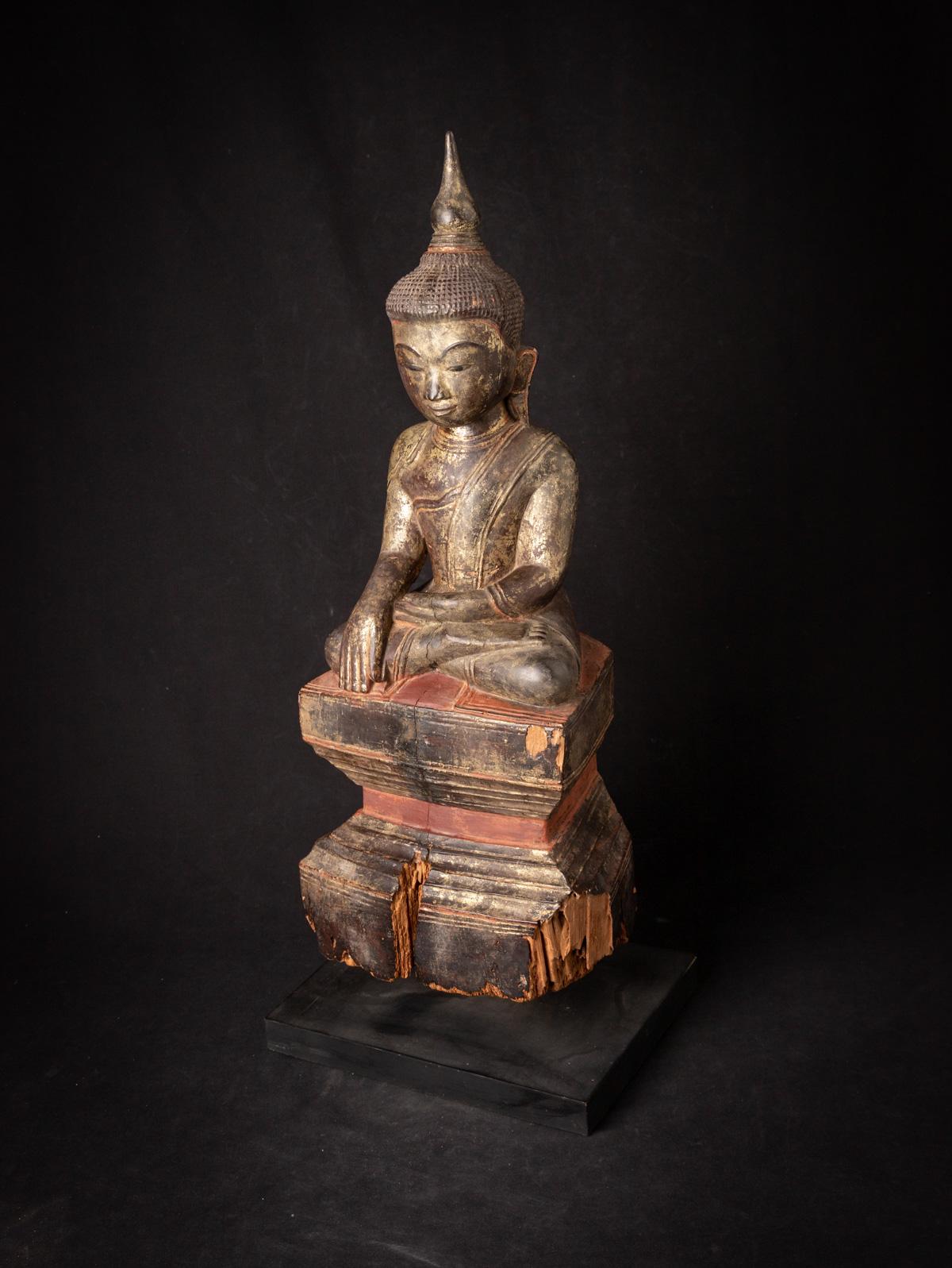 19th century Antique wooden Burmese Buddha statue in Bhumisparsha Mudra For Sale 3