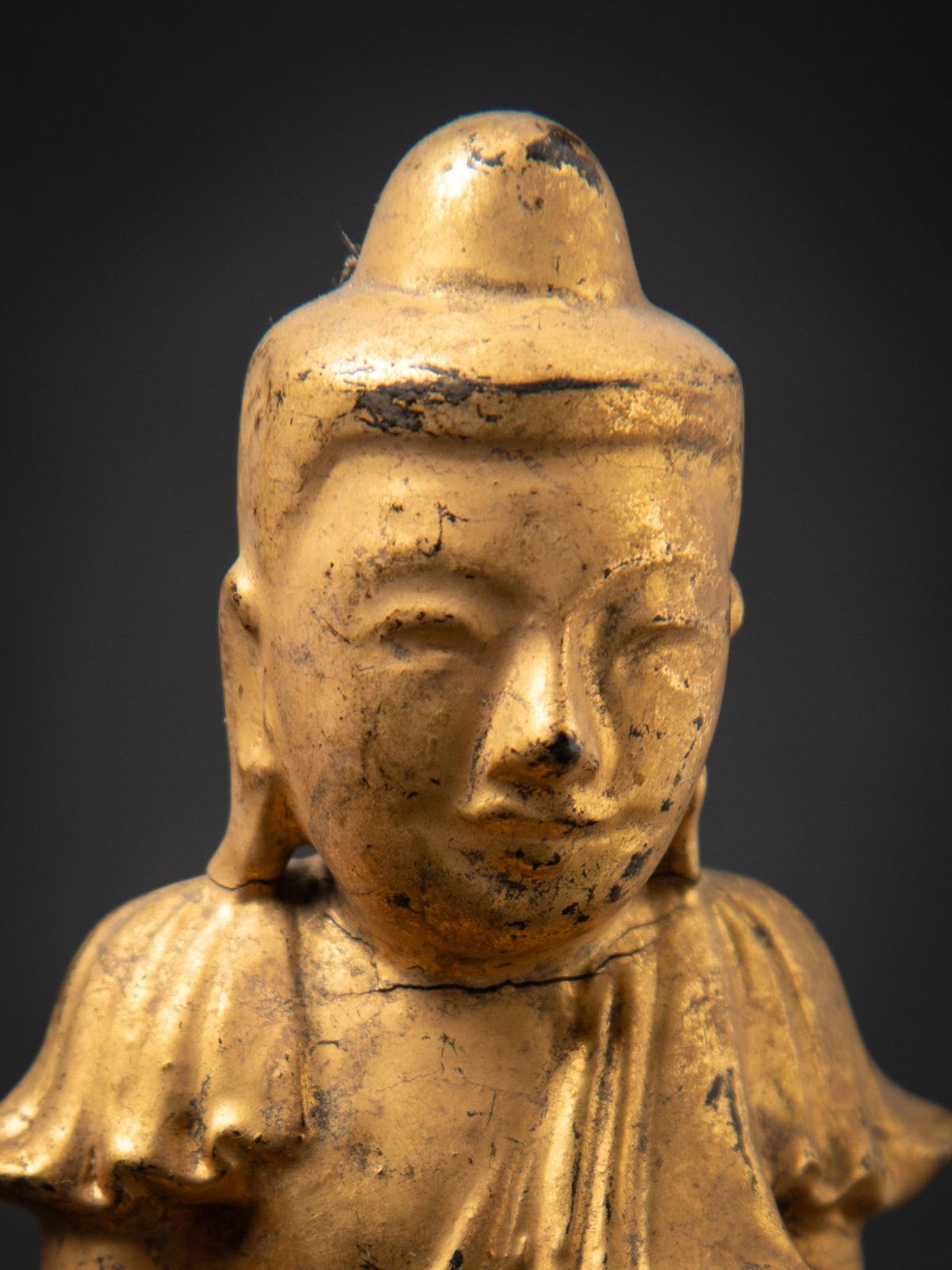 19th century Antique wooden Burmese Buddha statue in Bhumisparsha Mudra For Sale 3