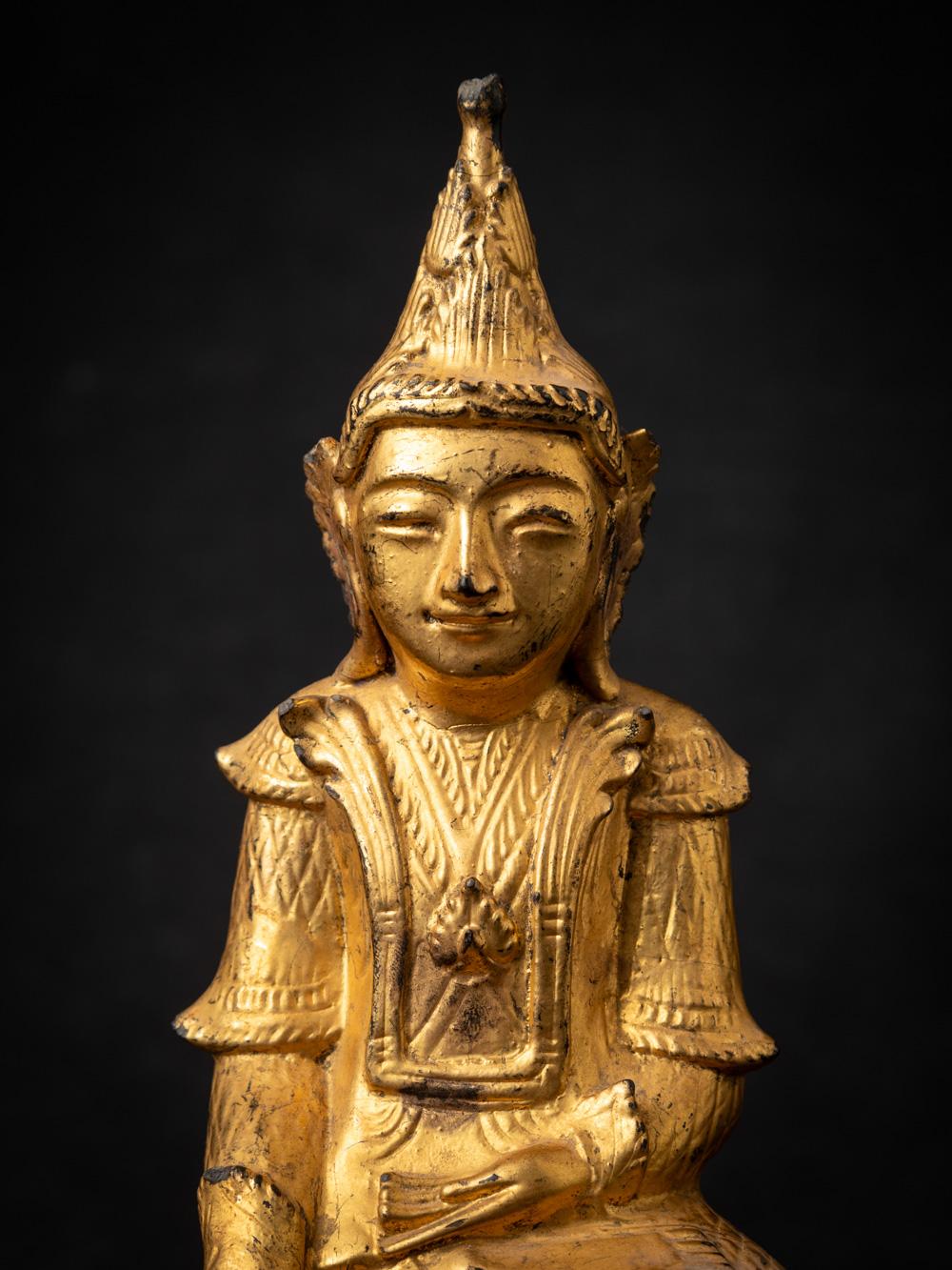 19th century antique wooden Burmese Buddha statue in Bhumisparsha Mudra For Sale 4