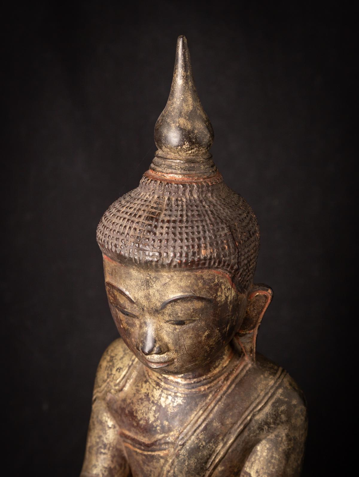 19th century Antique wooden Burmese Buddha statue in Bhumisparsha Mudra For Sale 4
