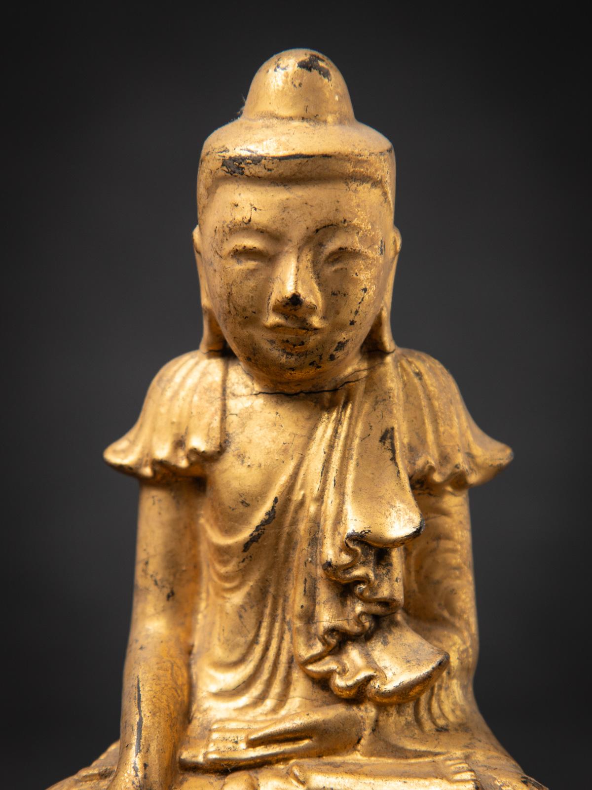 19th century Antique wooden Burmese Buddha statue in Bhumisparsha Mudra For Sale 4