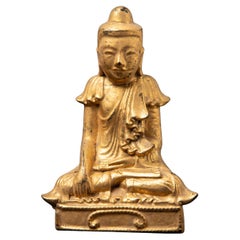 Antica statua di Buddha birmano in legno del XIX secolo con Bhumisparsha Mudra