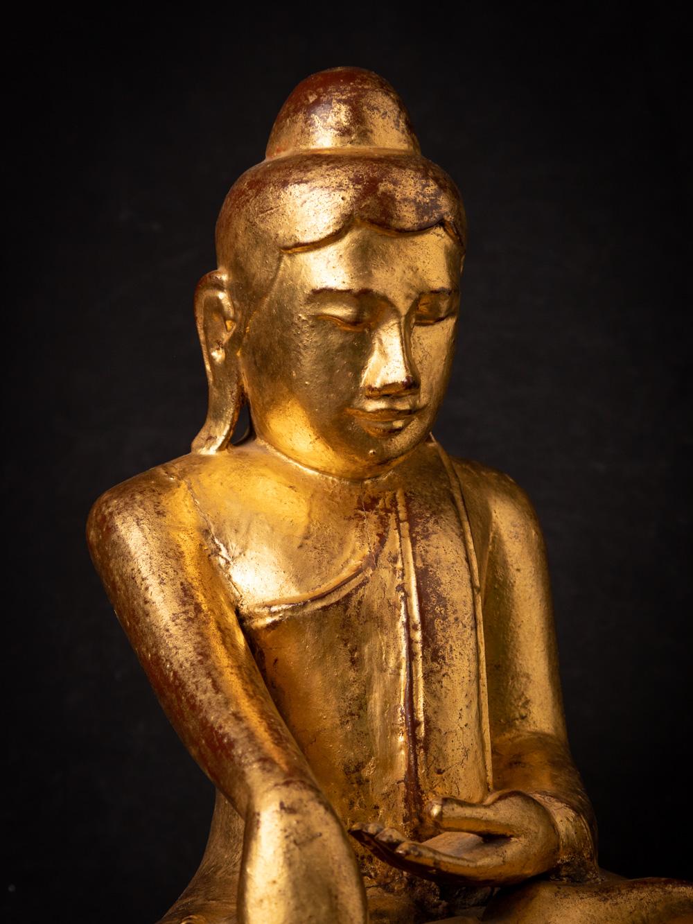19th century antique wooden Burmese Lotus Buddha in Bhumisparsha Mudra For Sale 2