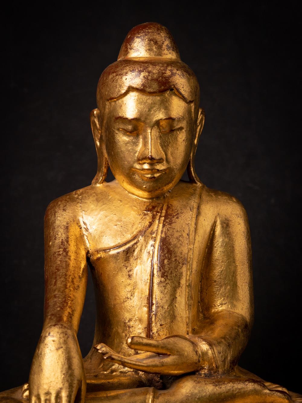 19th century antique wooden Burmese Lotus Buddha in Bhumisparsha Mudra For Sale 3