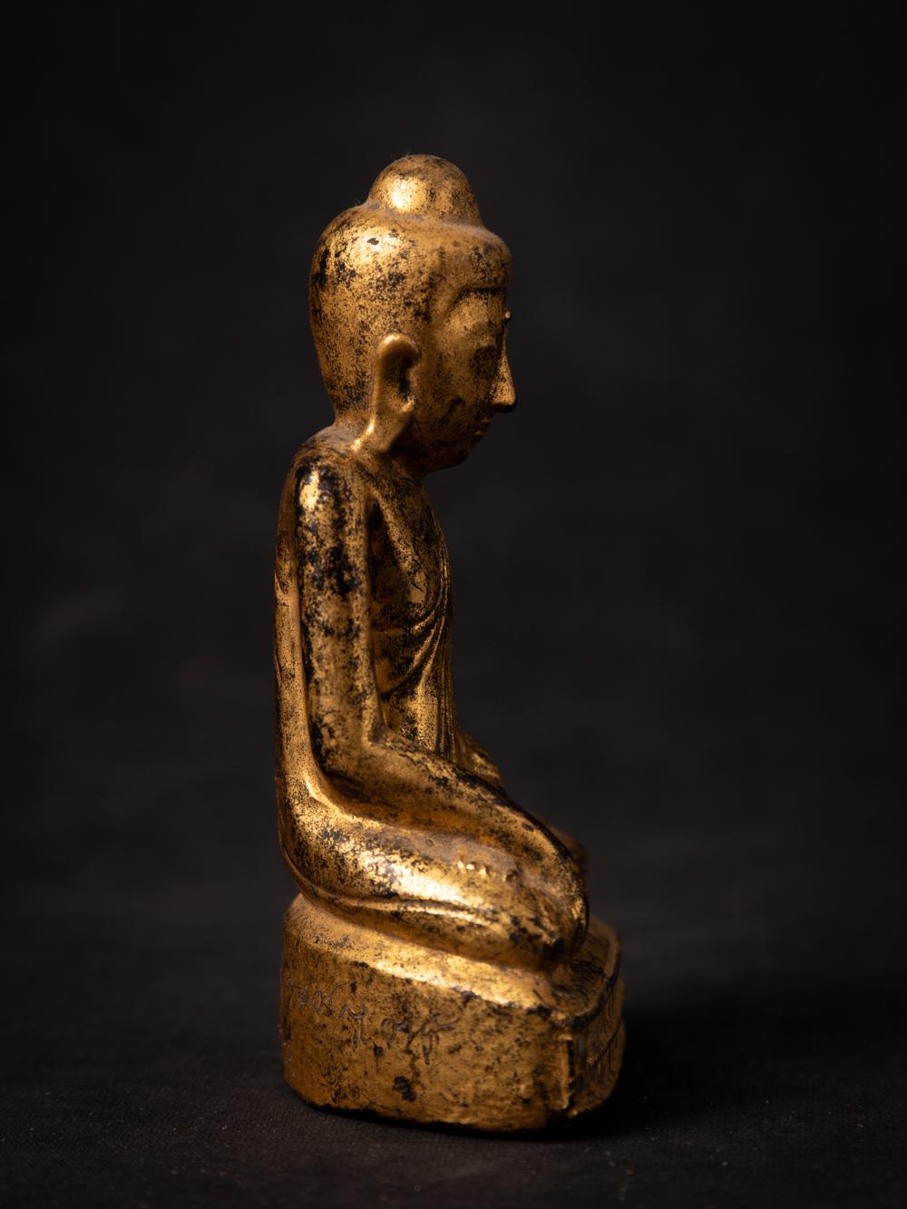 19th century Antique wooden Burmese Lotus Buddha statue in Bhumisparsha Mudra In Good Condition For Sale In DEVENTER, NL