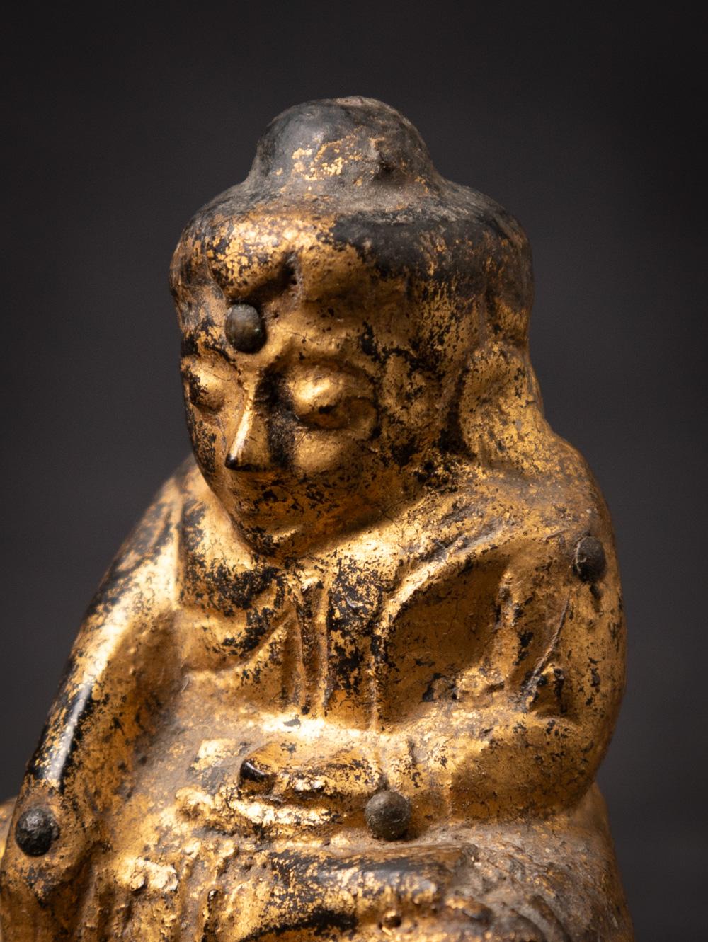 19th century Antique wooden Burmese Lotus Buddha statue in Bhumisparsha Mudra For Sale 3